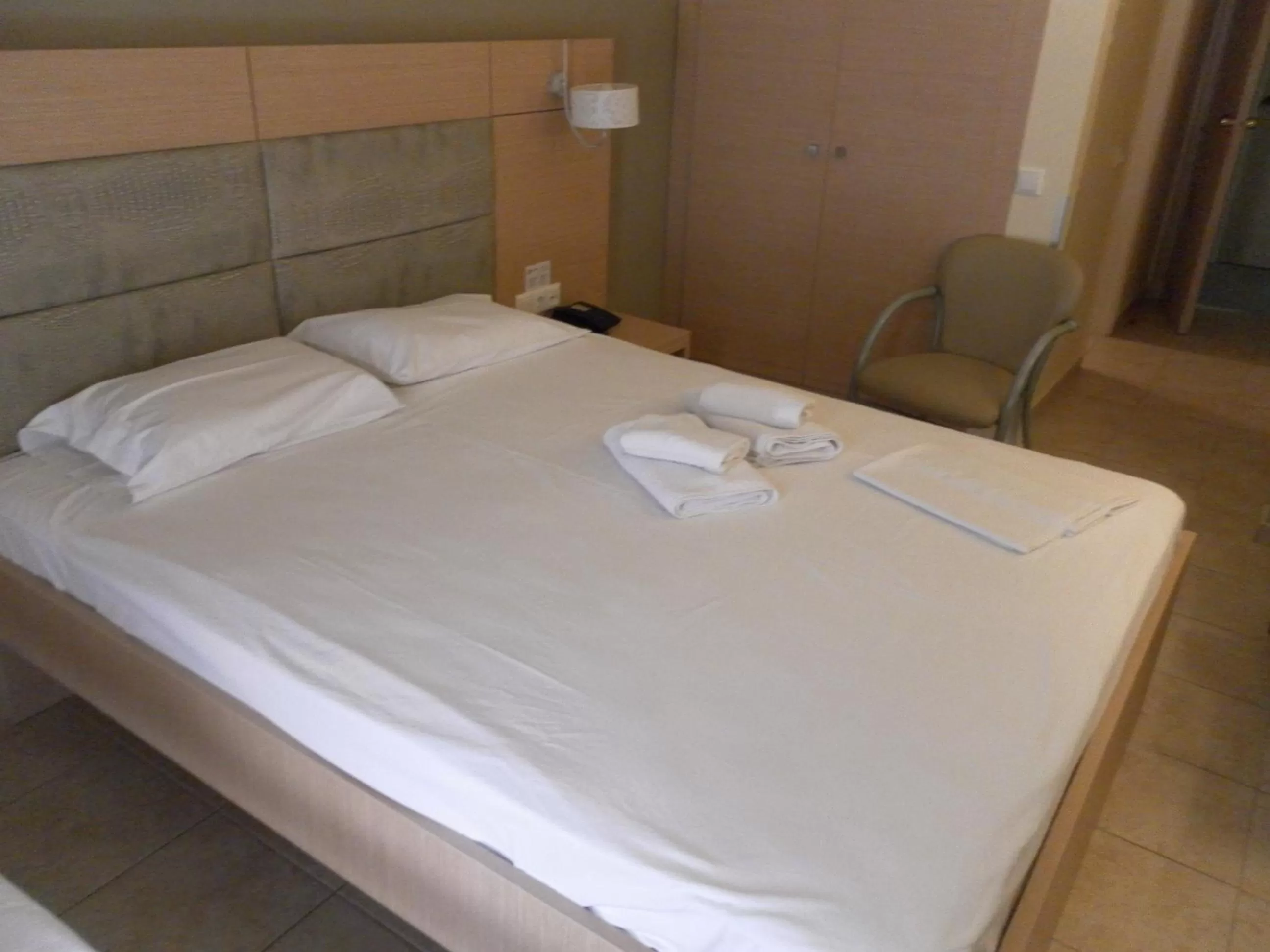 Bedroom, Bed in Esperia