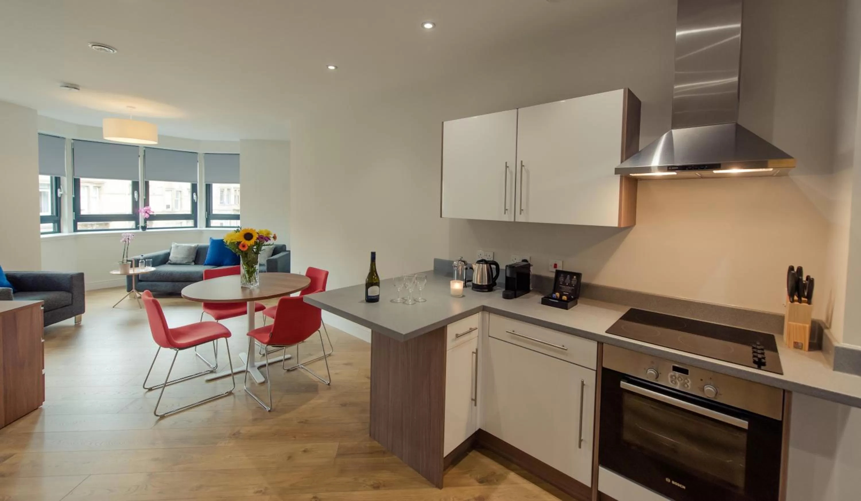 Kitchen or kitchenette in PREMIER SUITES PLUS Glasgow Bath Street
