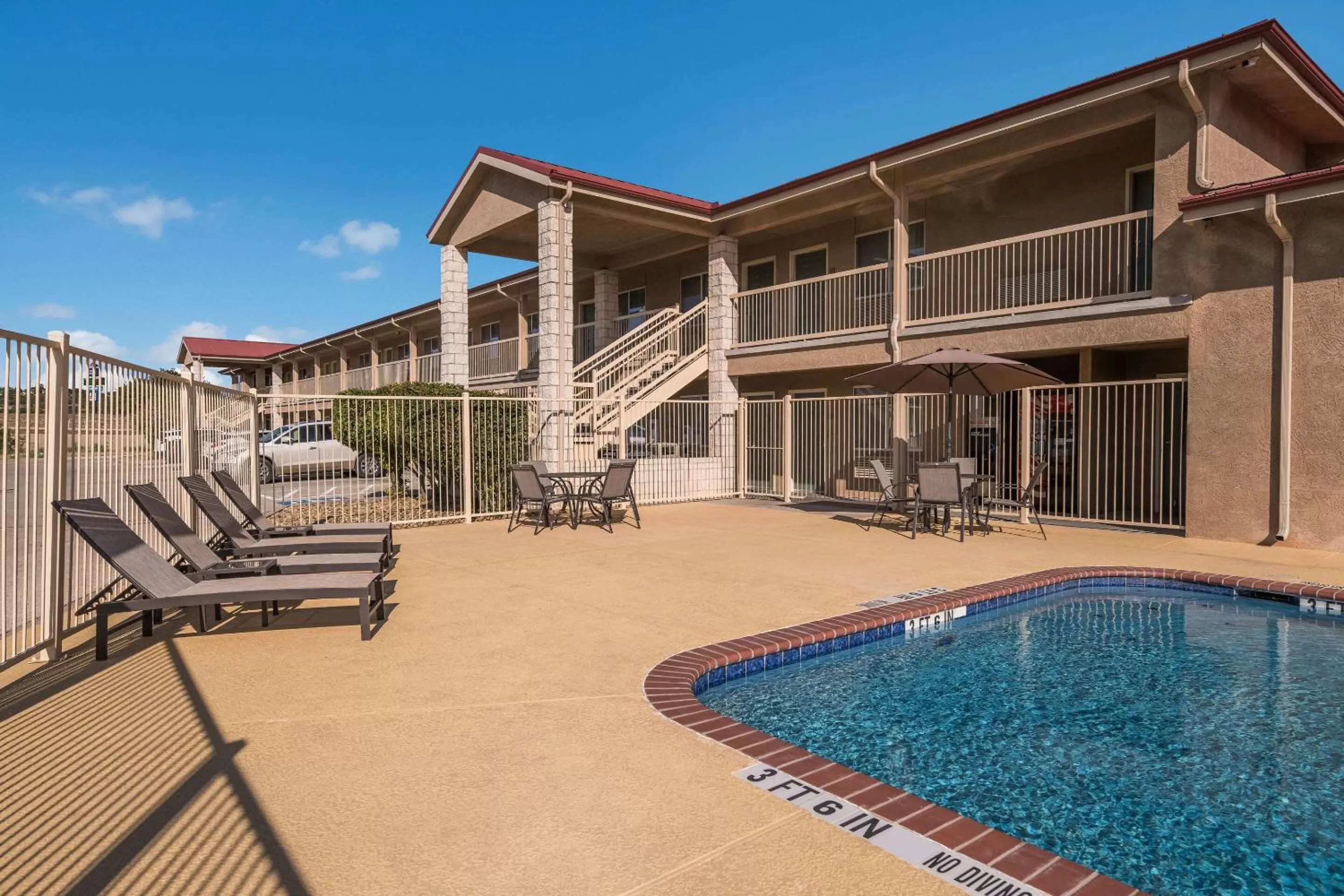 Swimming pool in Quality Inn Sonora TX