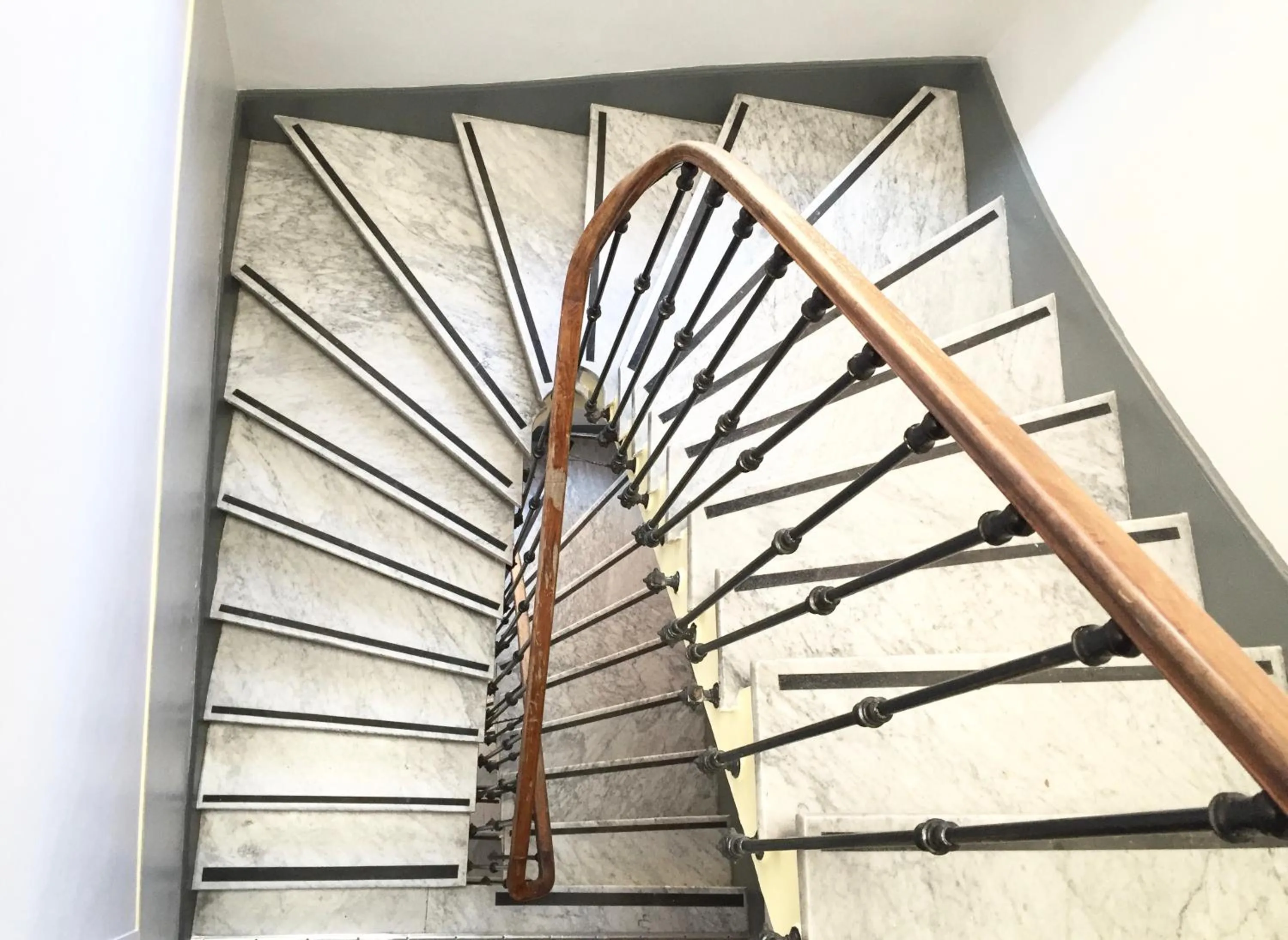 Decorative detail in Hotel des Dames