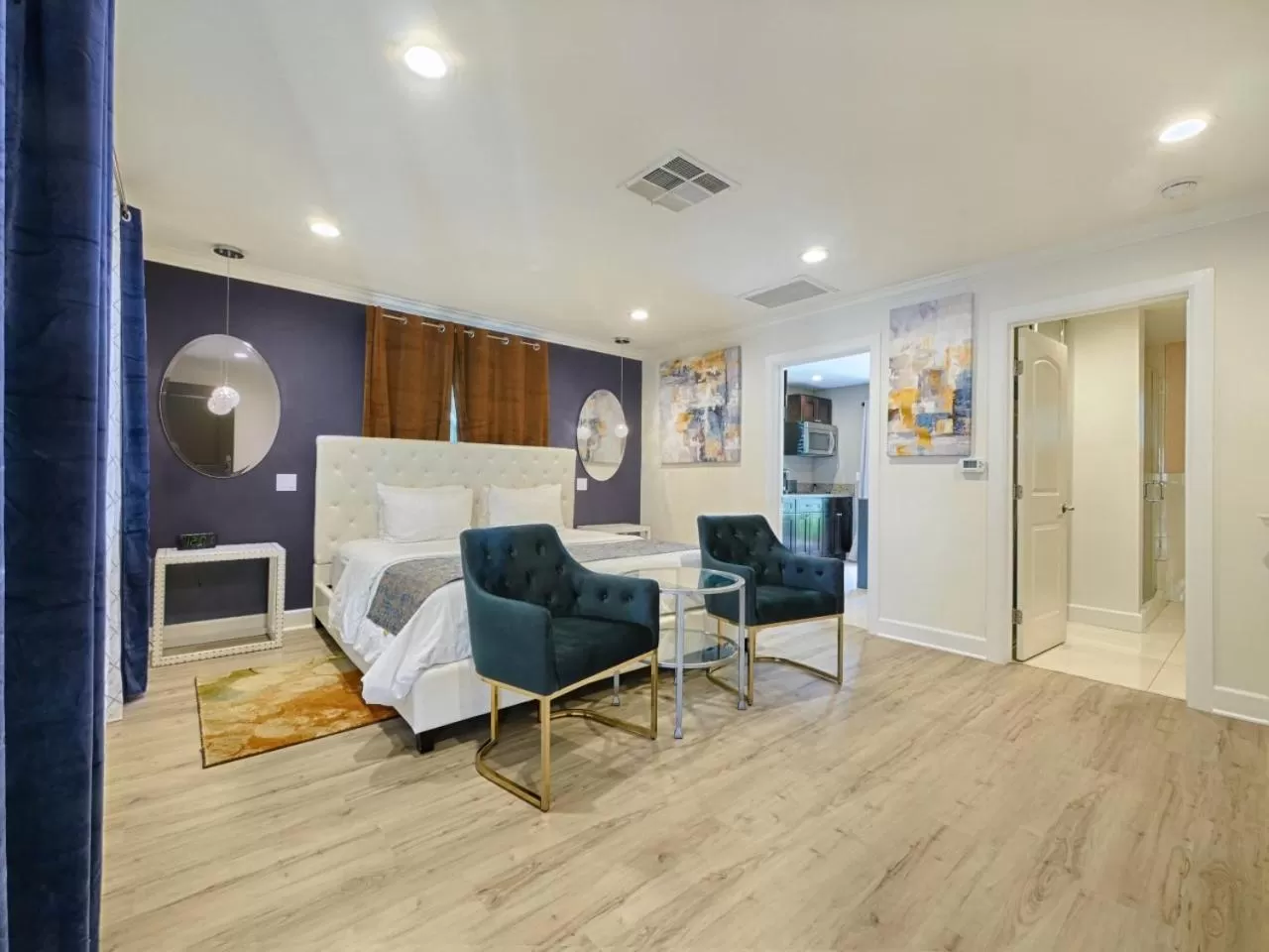 Bedroom, Seating Area in Little Paradise Hotel
