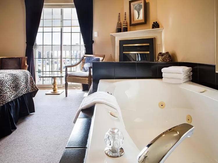 Shower, Bed in Inn on the Harbour and Telegraph House