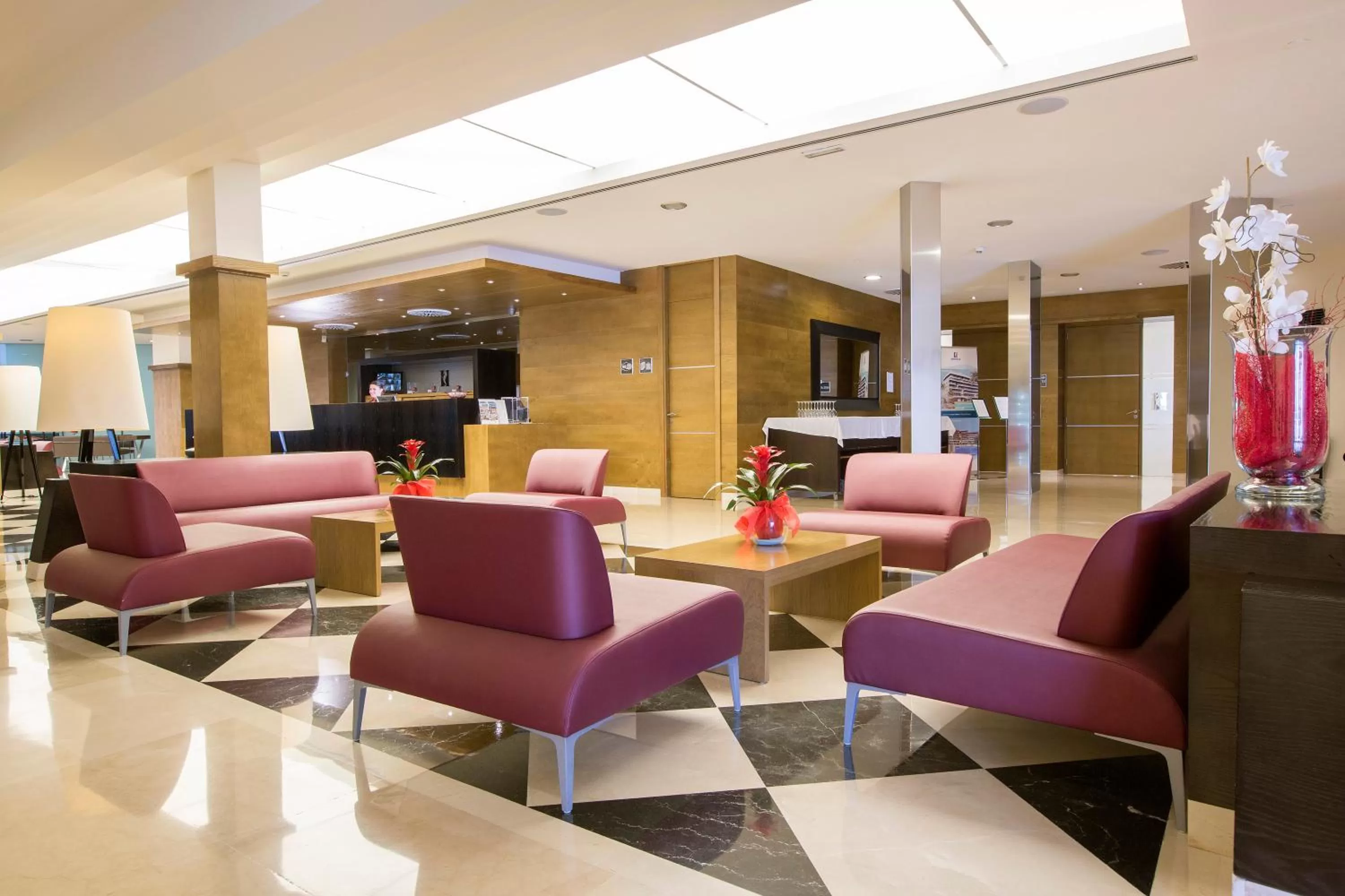 Lobby or reception in Hipotels Cala Millor Park