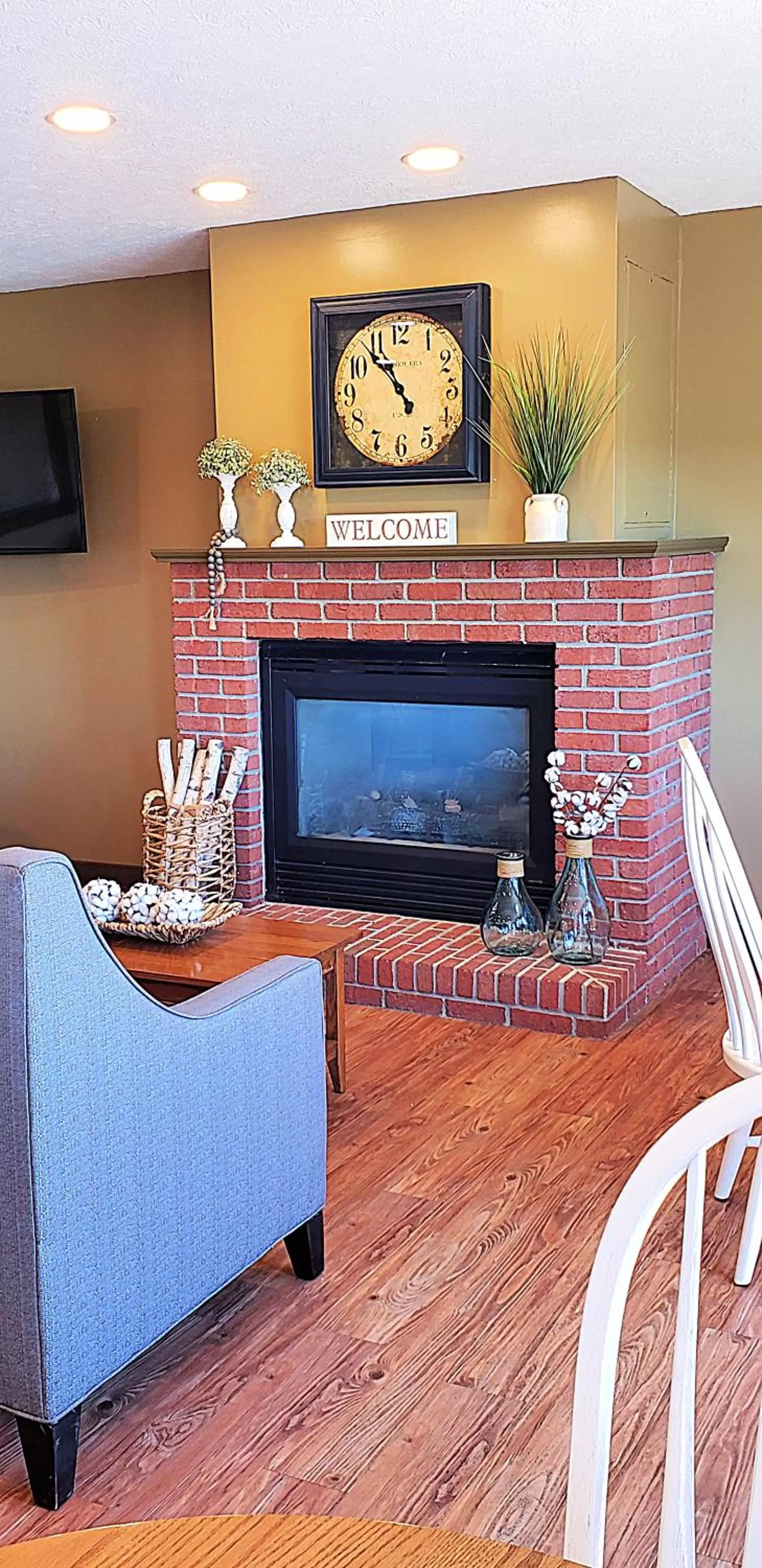 Communal lounge/ TV room in Berlin Heritage Inn