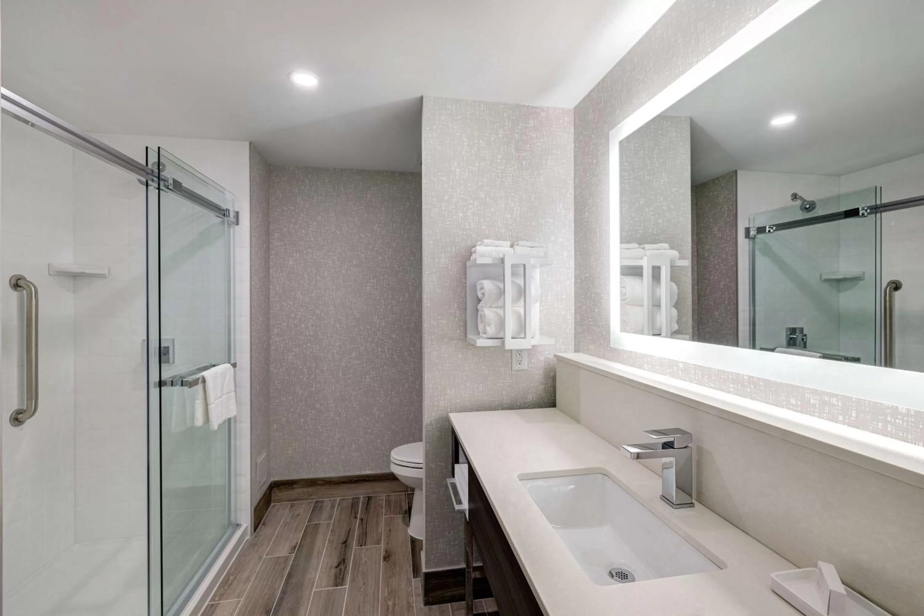 Shower in Hampton Inn & Suites Burlington, Ontario, Canada
