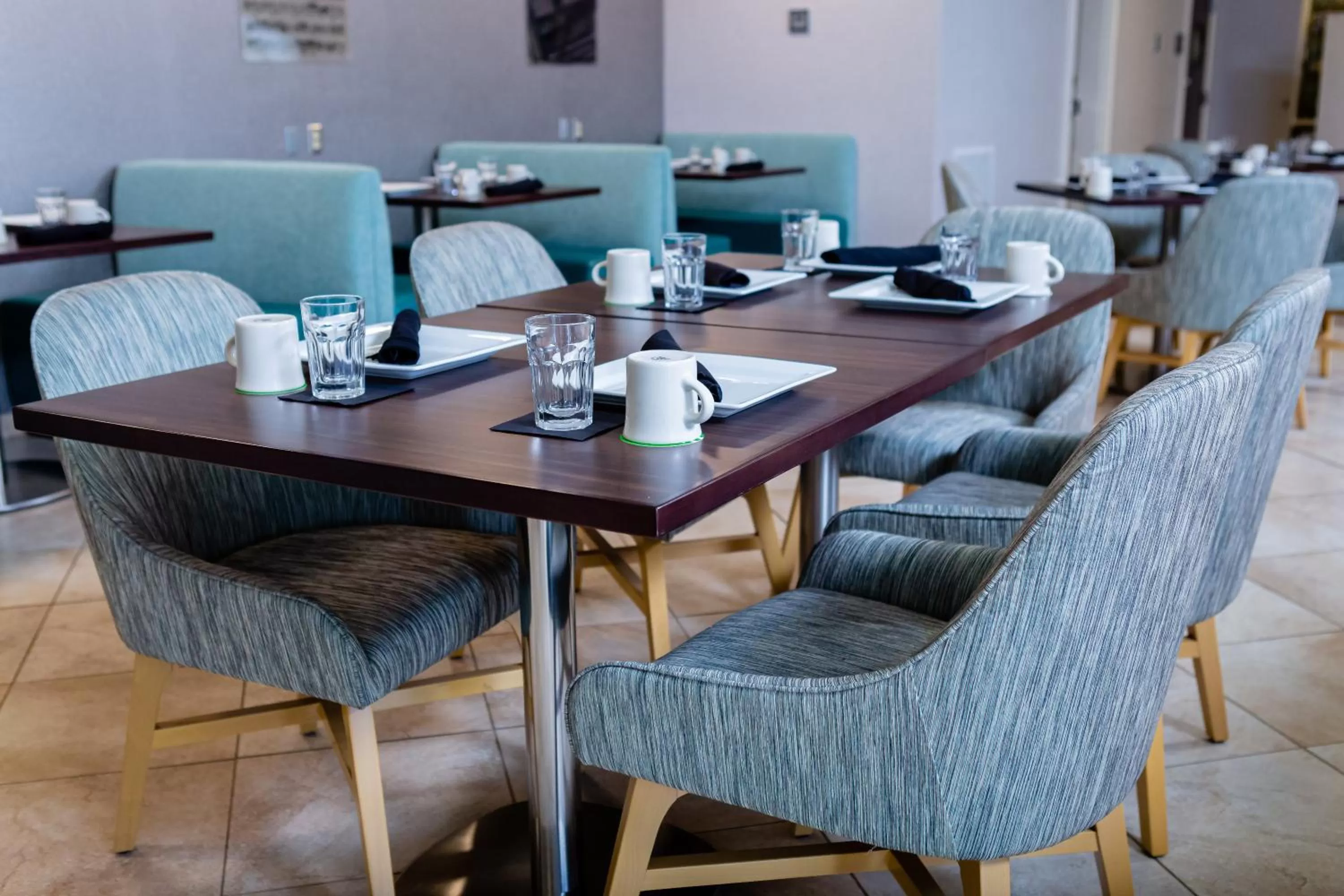 Restaurant/places to eat in Holiday Inn Statesboro-University Area by IHG