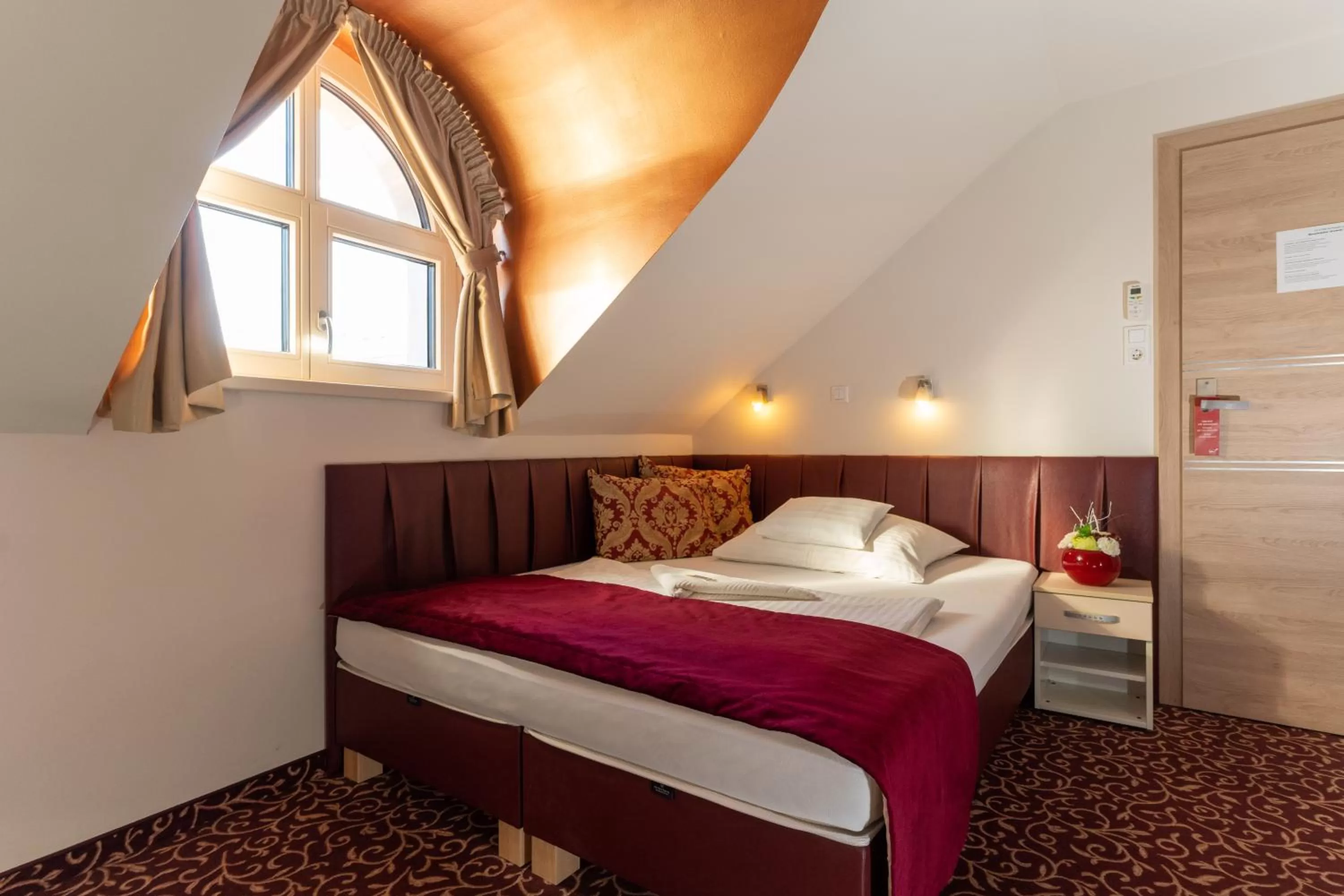 Photo of the whole room, Bed in Teátrum Boutique Hotel