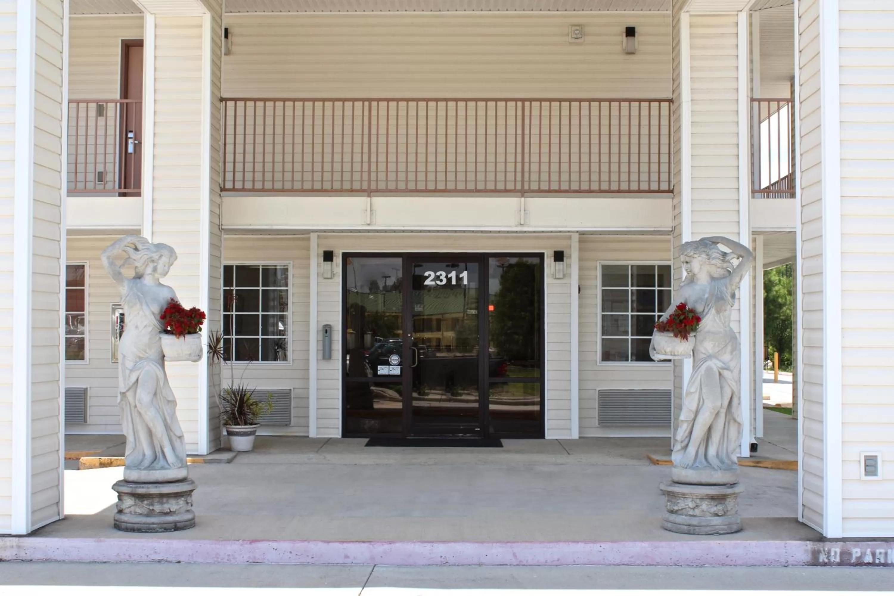 Facade/entrance in Carom Inn Denham Springs-BatonRouge