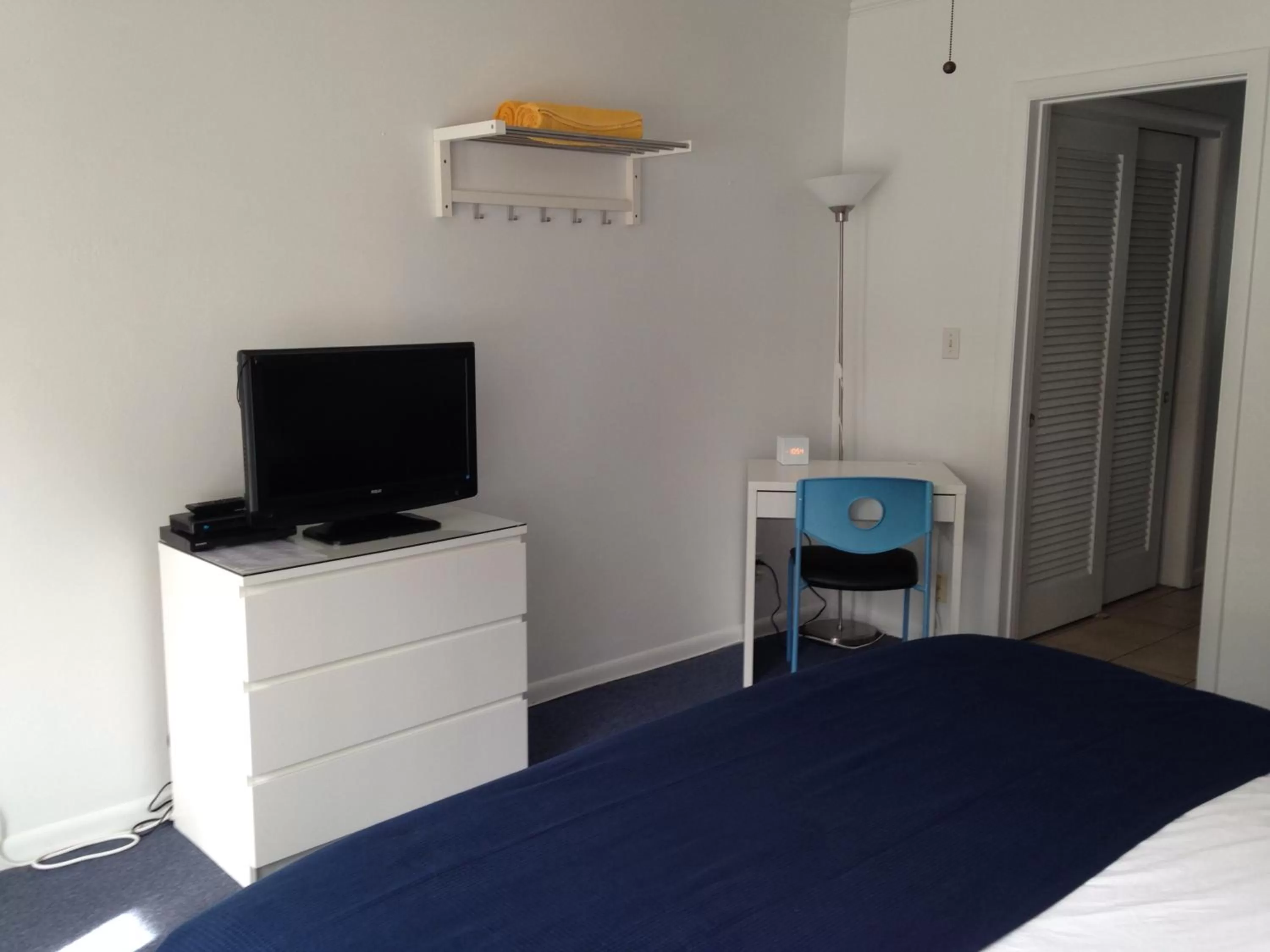 Bed, TV/Entertainment Center in Cheston House - Clothing Optional All Male Guesthouse