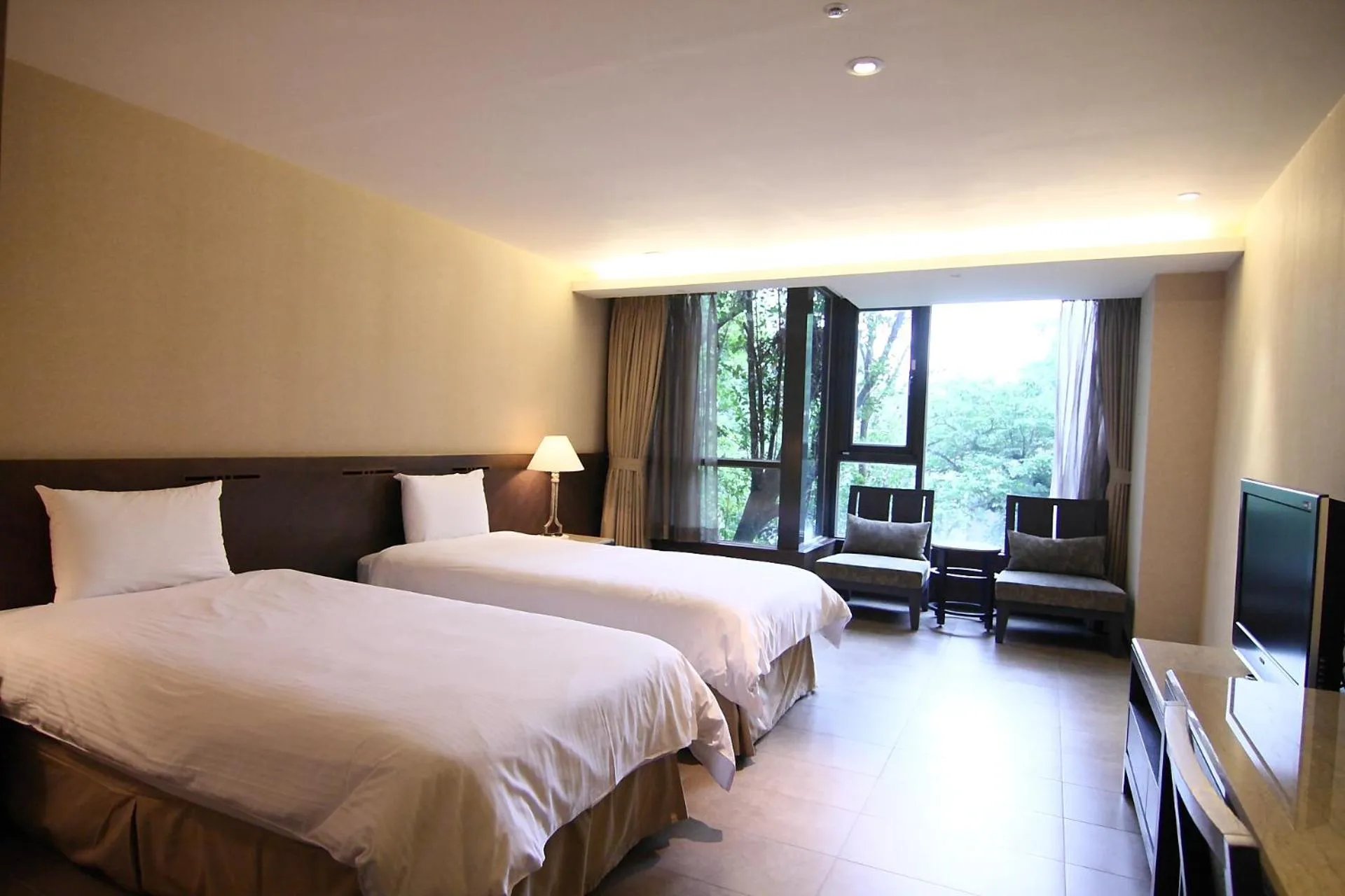 Photo of the whole room, Bed in Great Roots Forestry Spa Resort