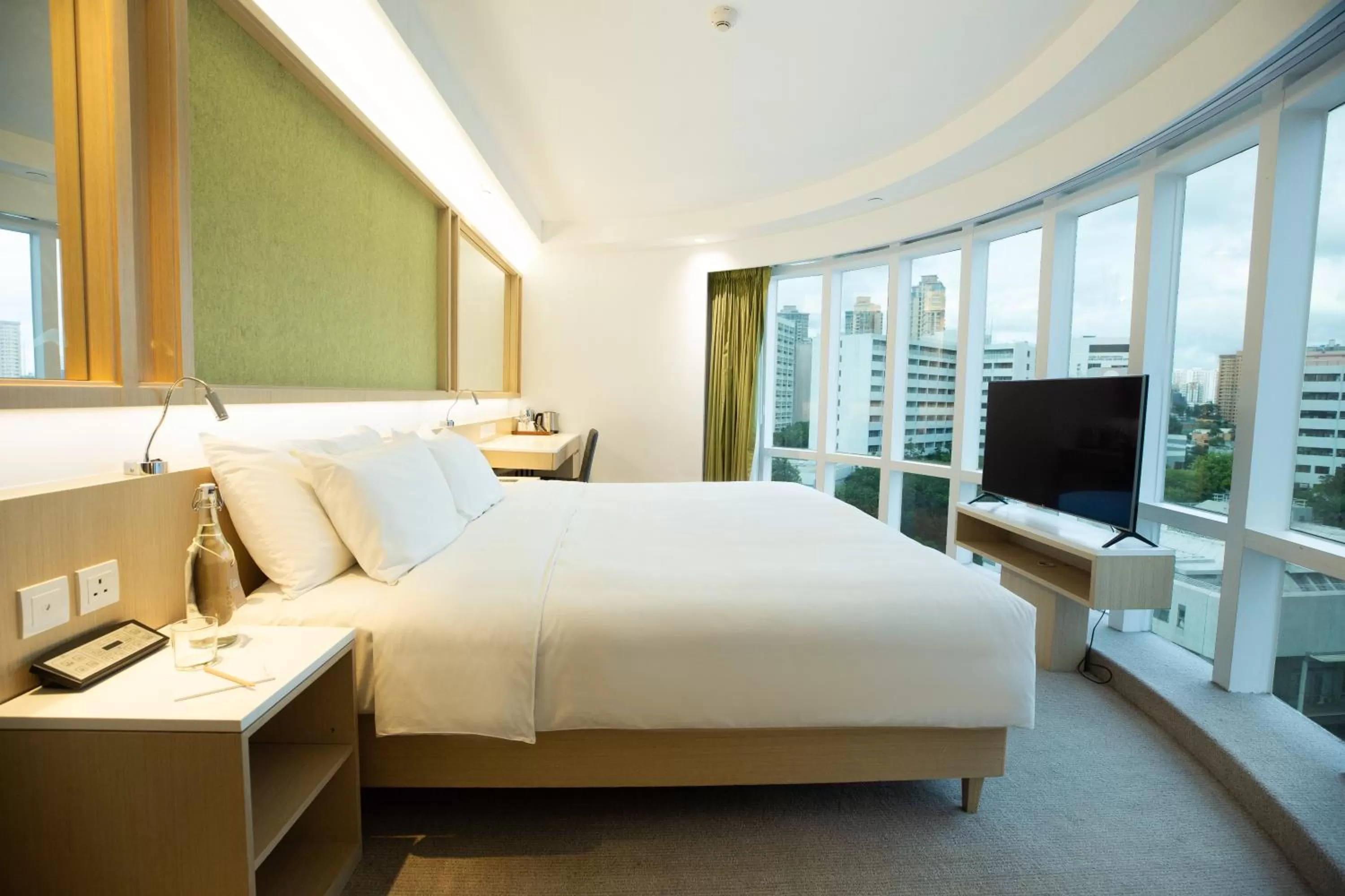 Bedroom, Bed in Eaton HK