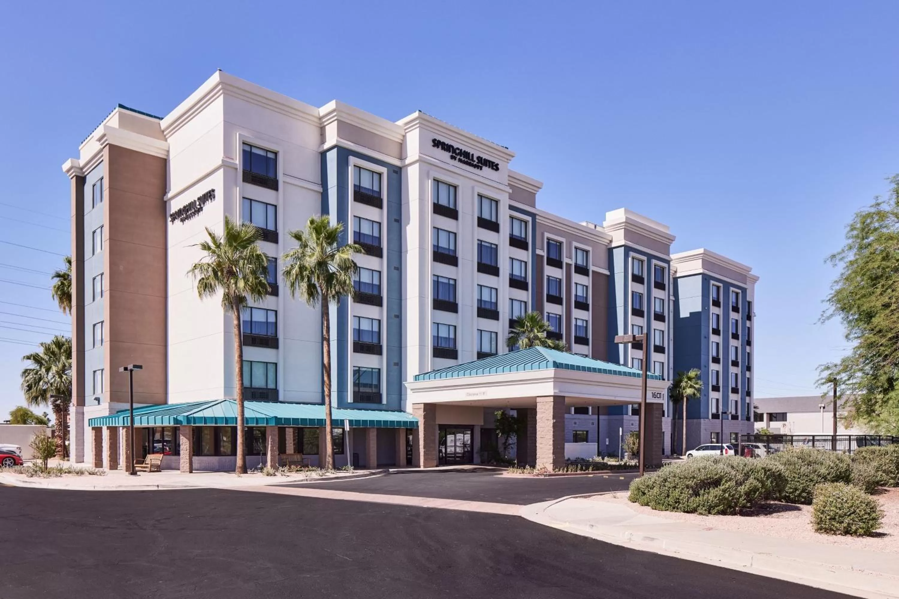 Property building in SpringHill Suites Phoenix Tempe Airport