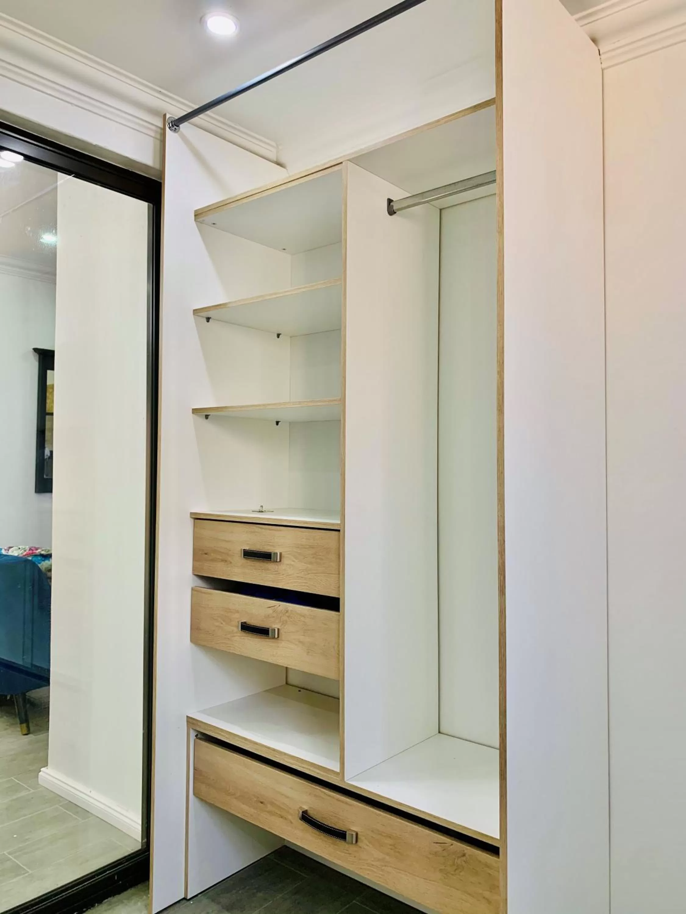 Communal lounge/ TV room, TV/Entertainment Center in 24 On Basil Inventive suites