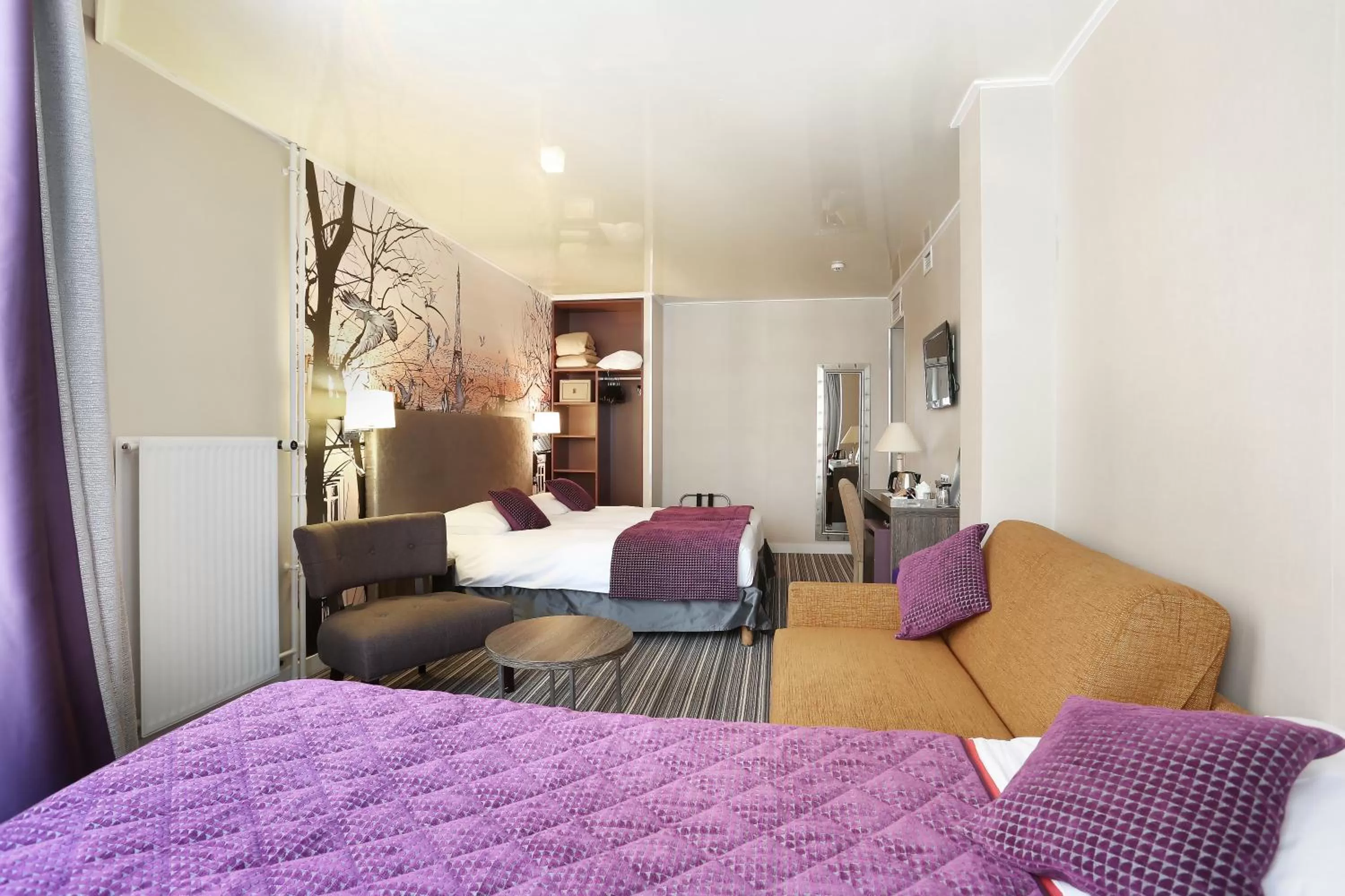 Photo of the whole room, Bed in Hôtel Harvey