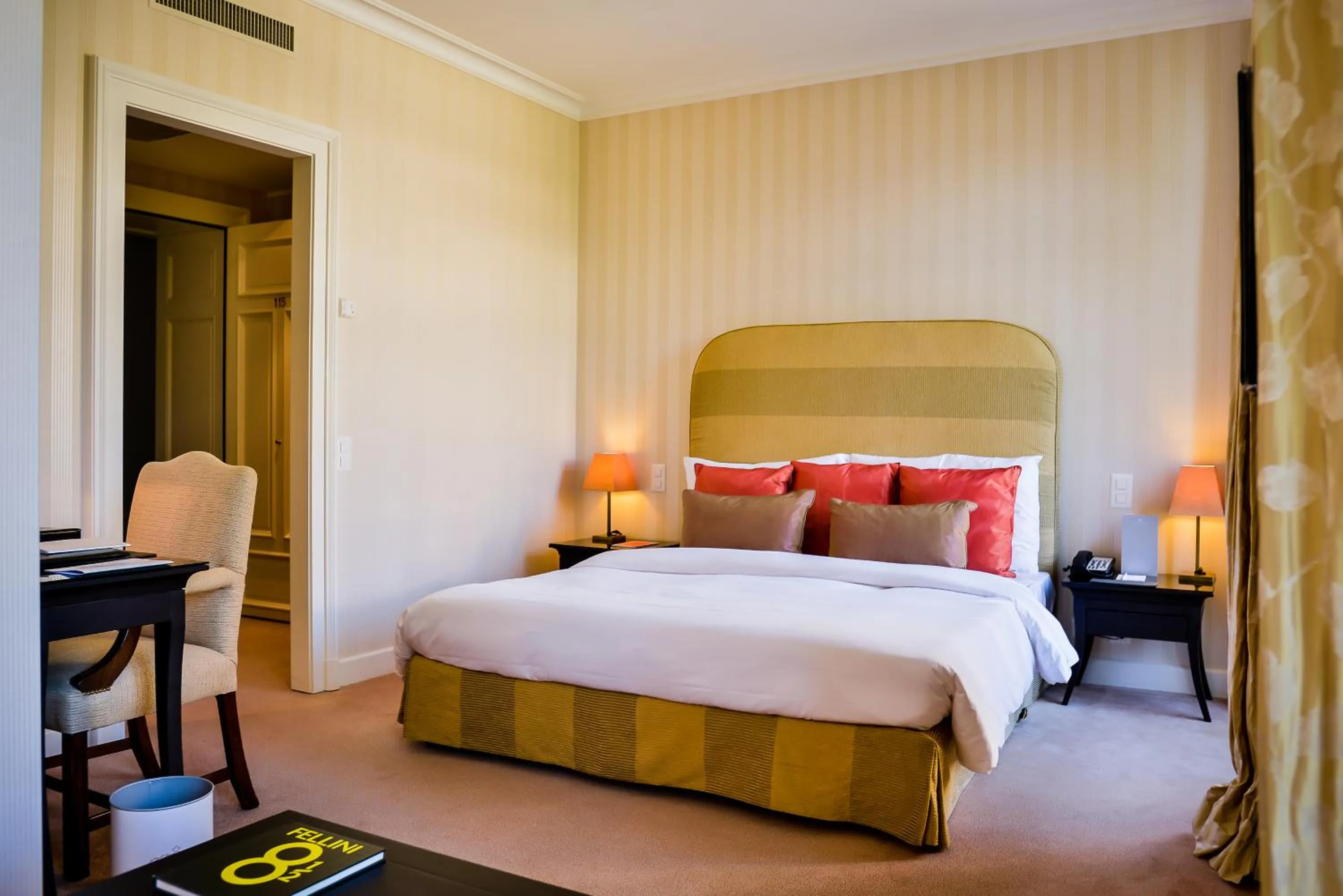 Photo of the whole room, Bed in Hôtel Des Trois Couronnes & Spa - The Leading Hotels of the World