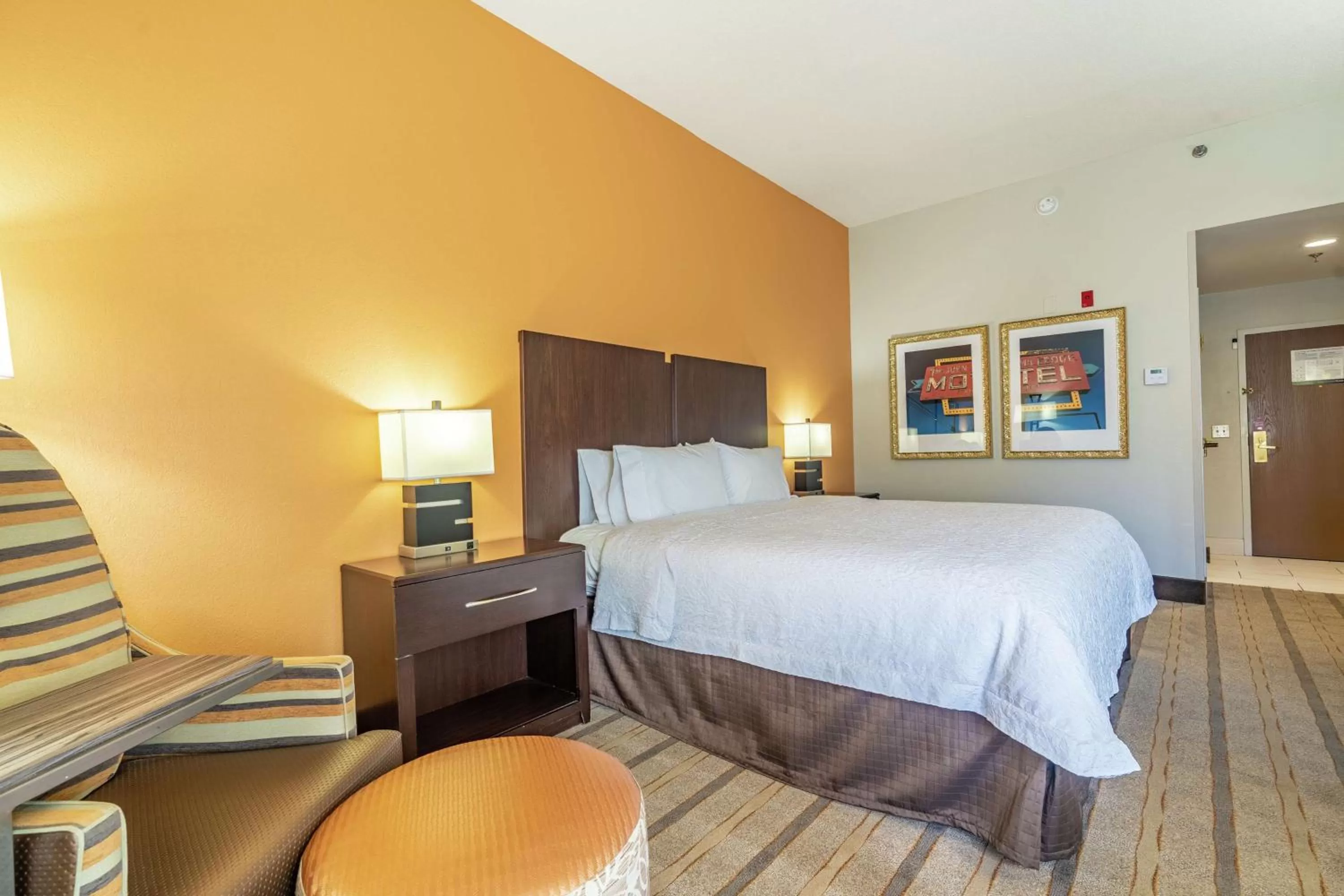 Photo of the whole room, Bed in Hampton Inn Milledgeville