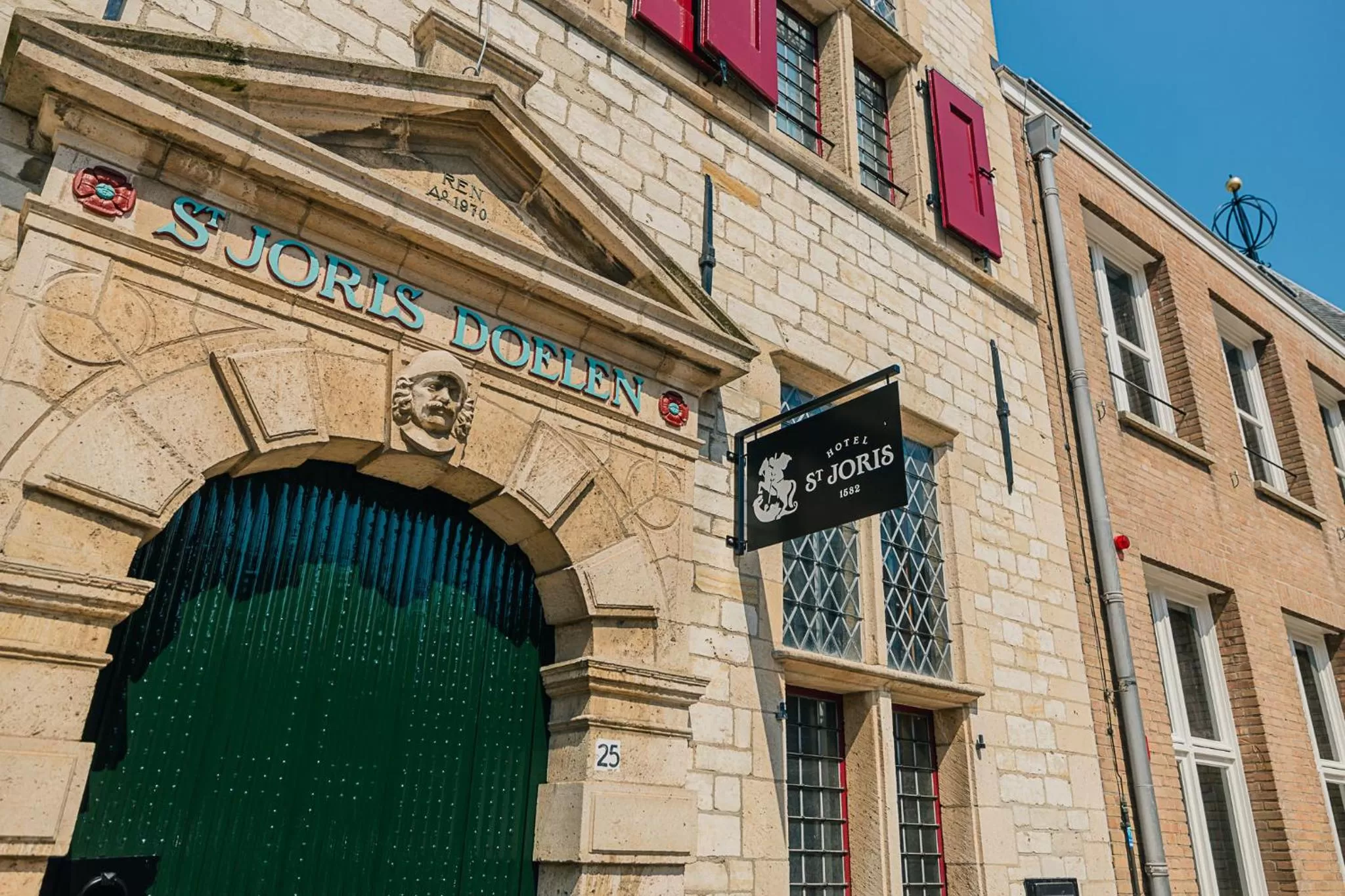 Facade/entrance, Property Building in Hotel St Joris I Kloeg Collection
