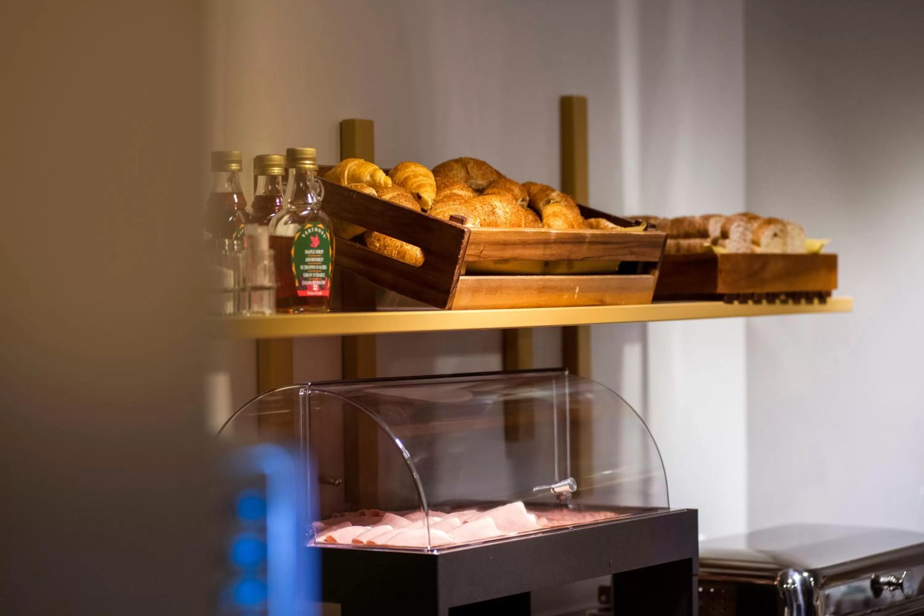 Food and drinks in Hotel 87 eighty-seven - Maison d'Art Collection