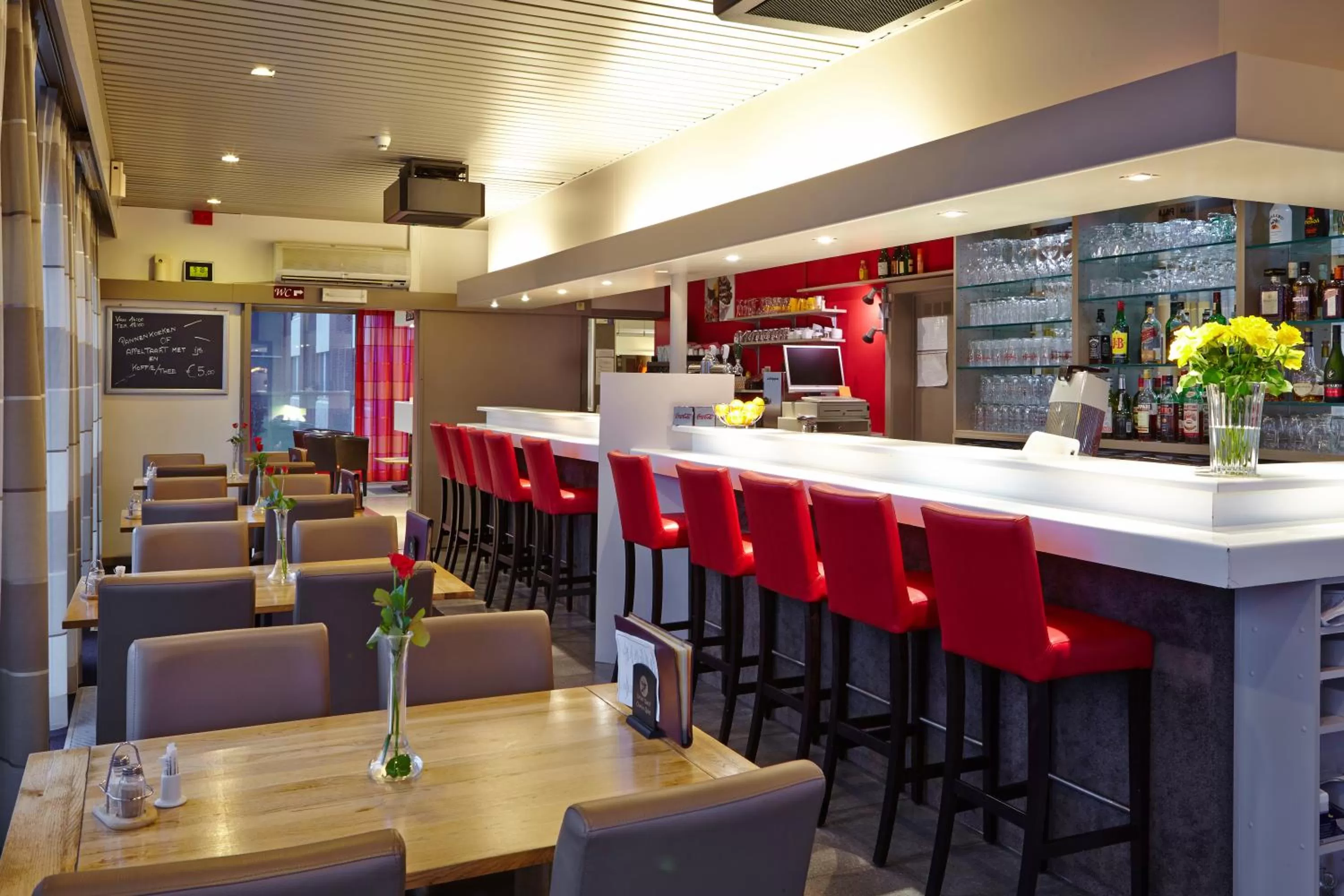 Lounge or bar in Vivaldi Hotel