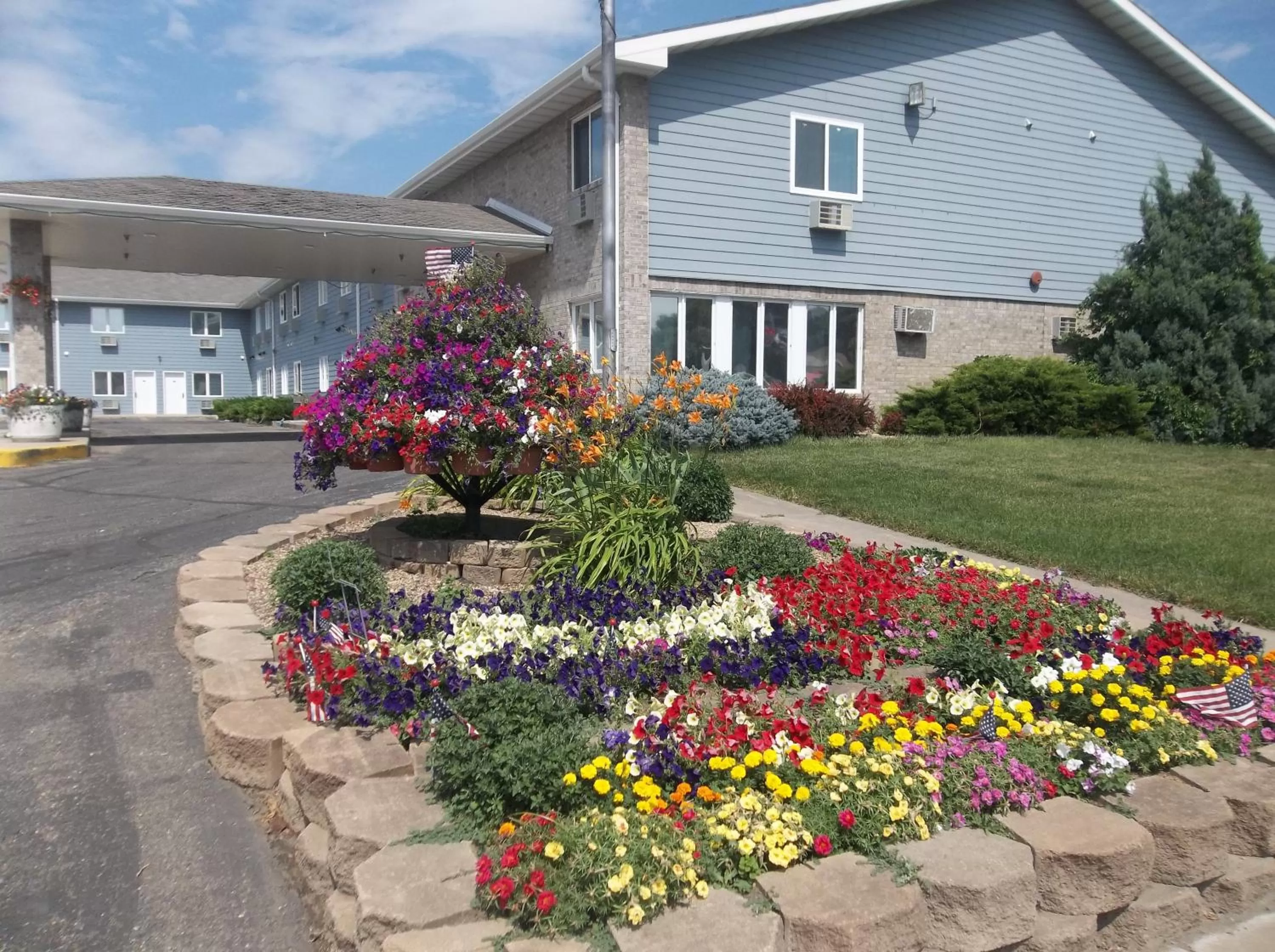 Summer in Governors Inn a Travelodge by Wyndham