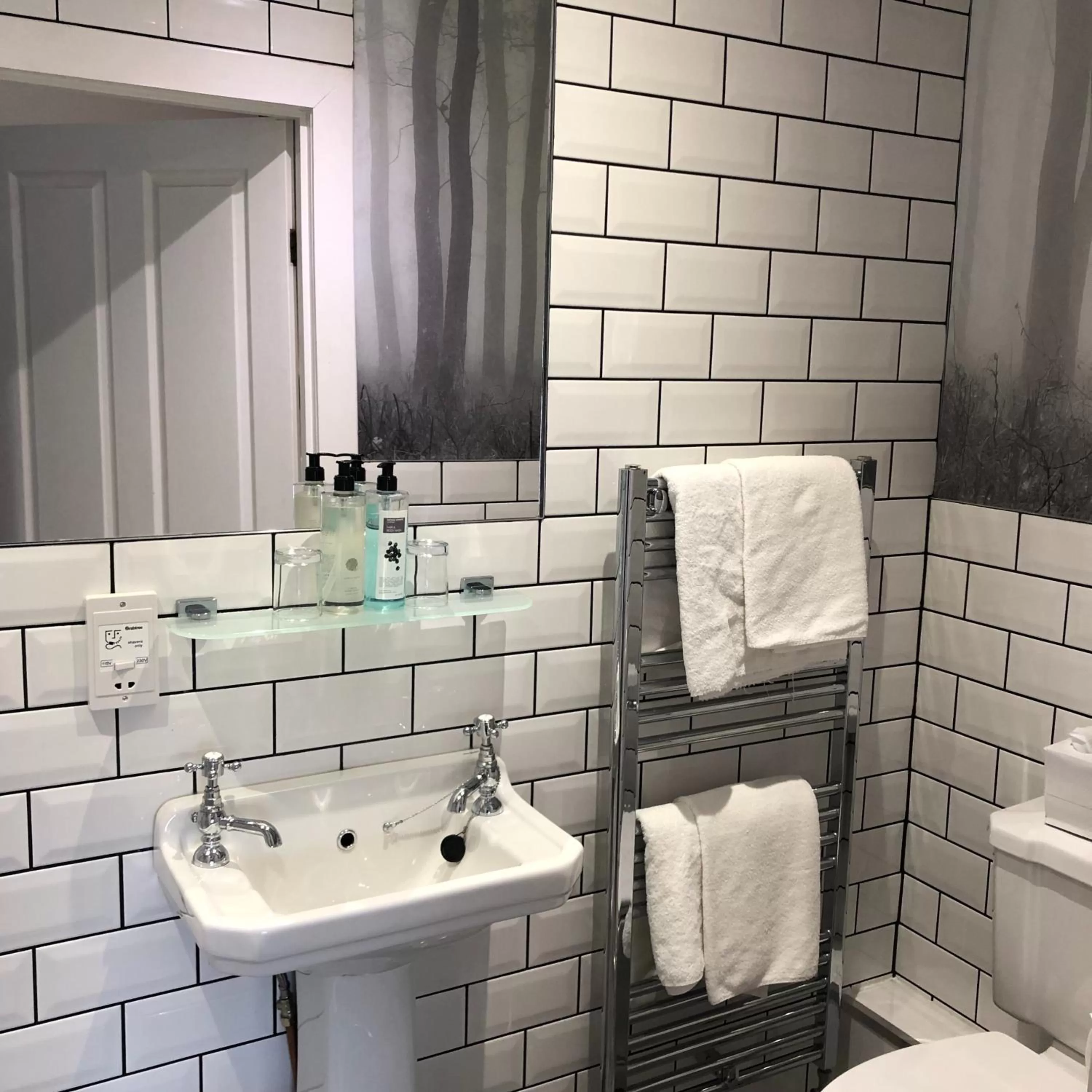 Bathroom in McKays Hotel