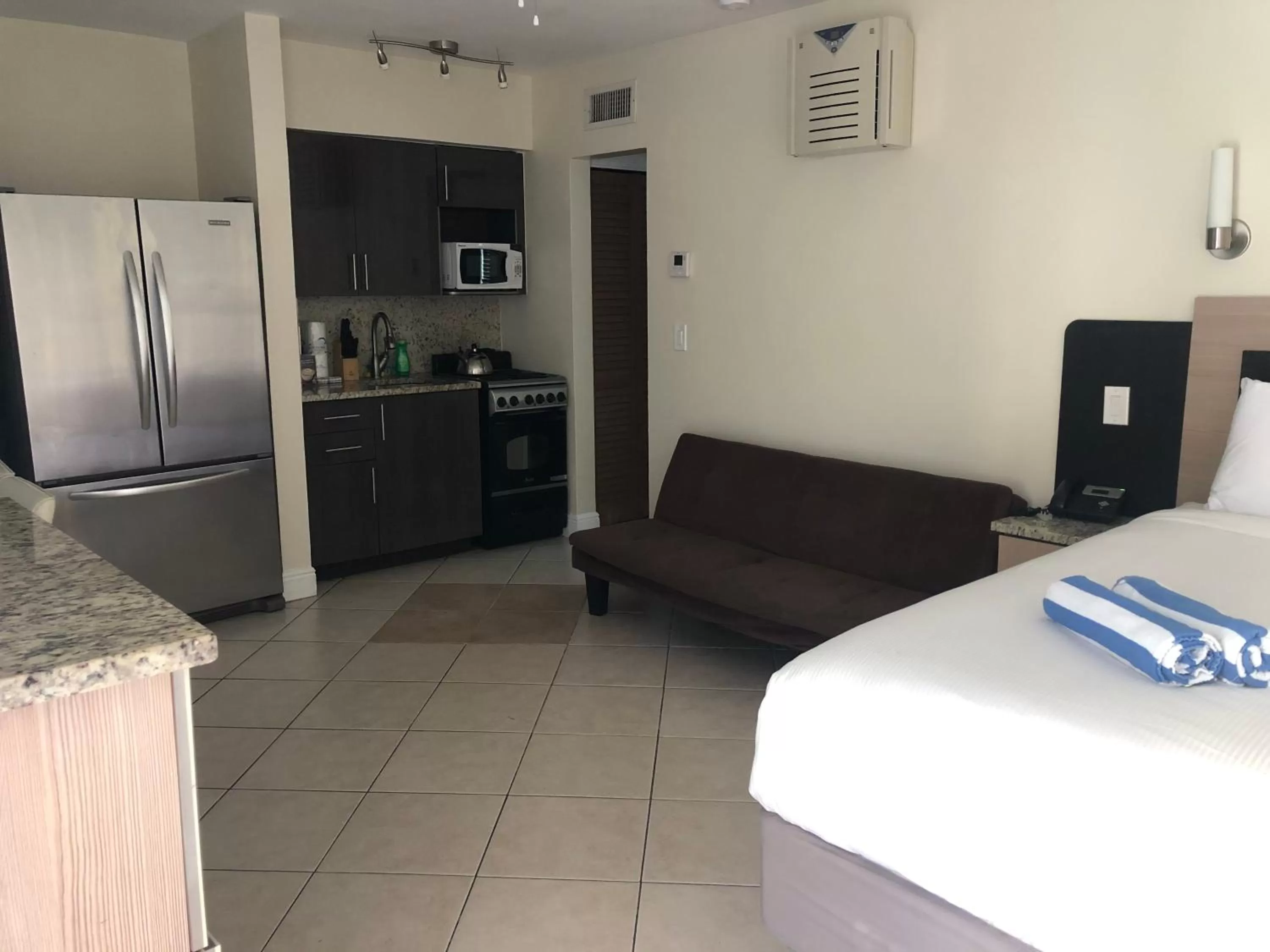 Kitchen or kitchenette, Bed in Caribbean Resort Suites