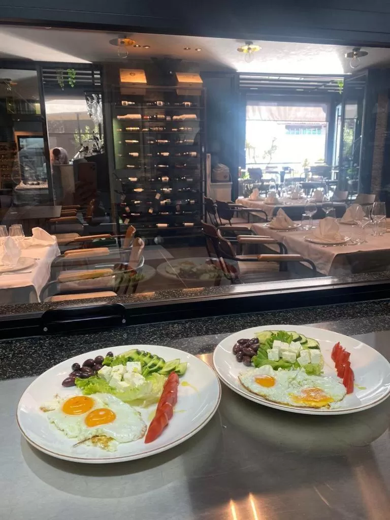 Food and drinks in 313 Villa City Center Hotel