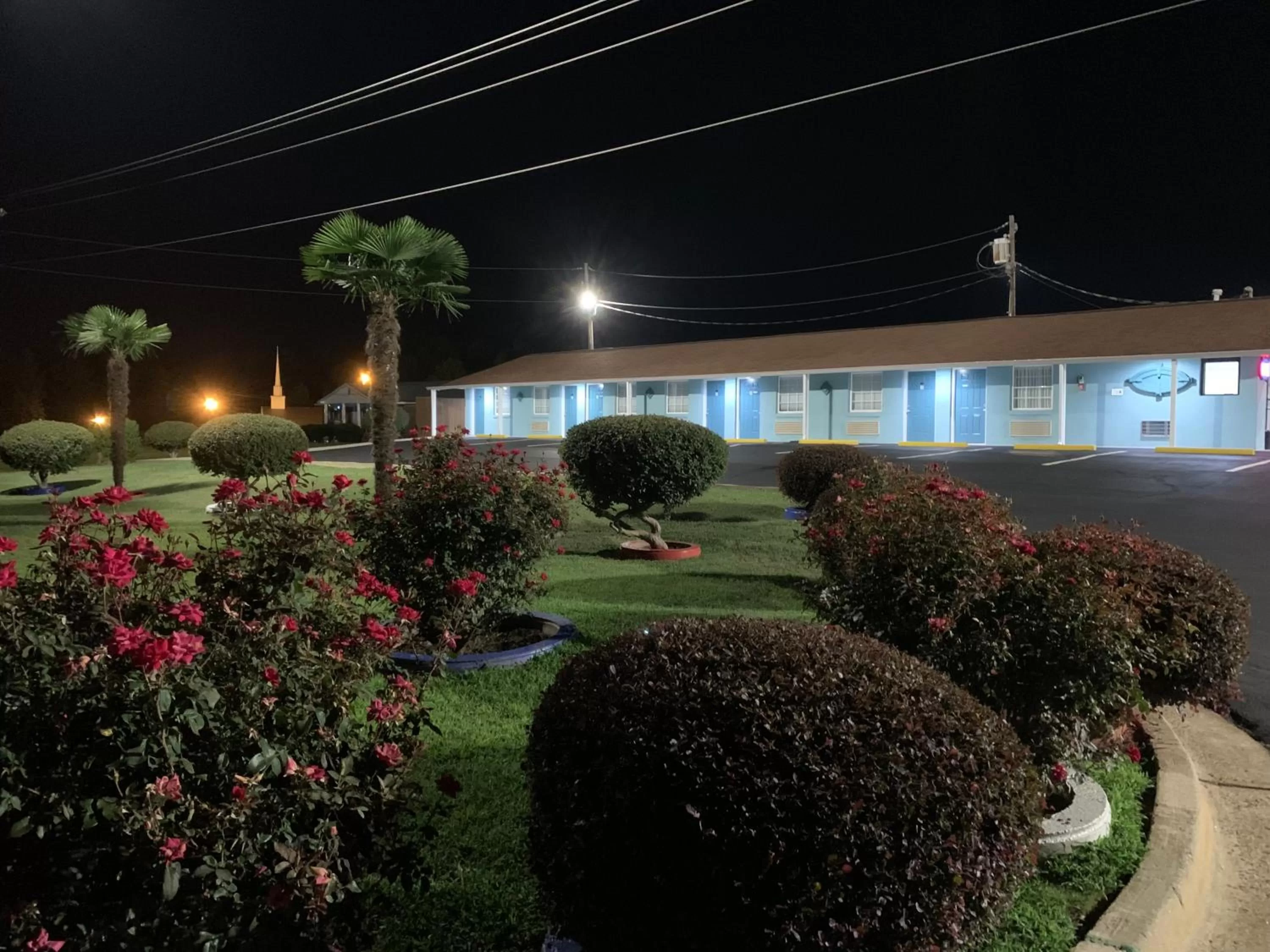 Property Building in Budget Inn - Laurens