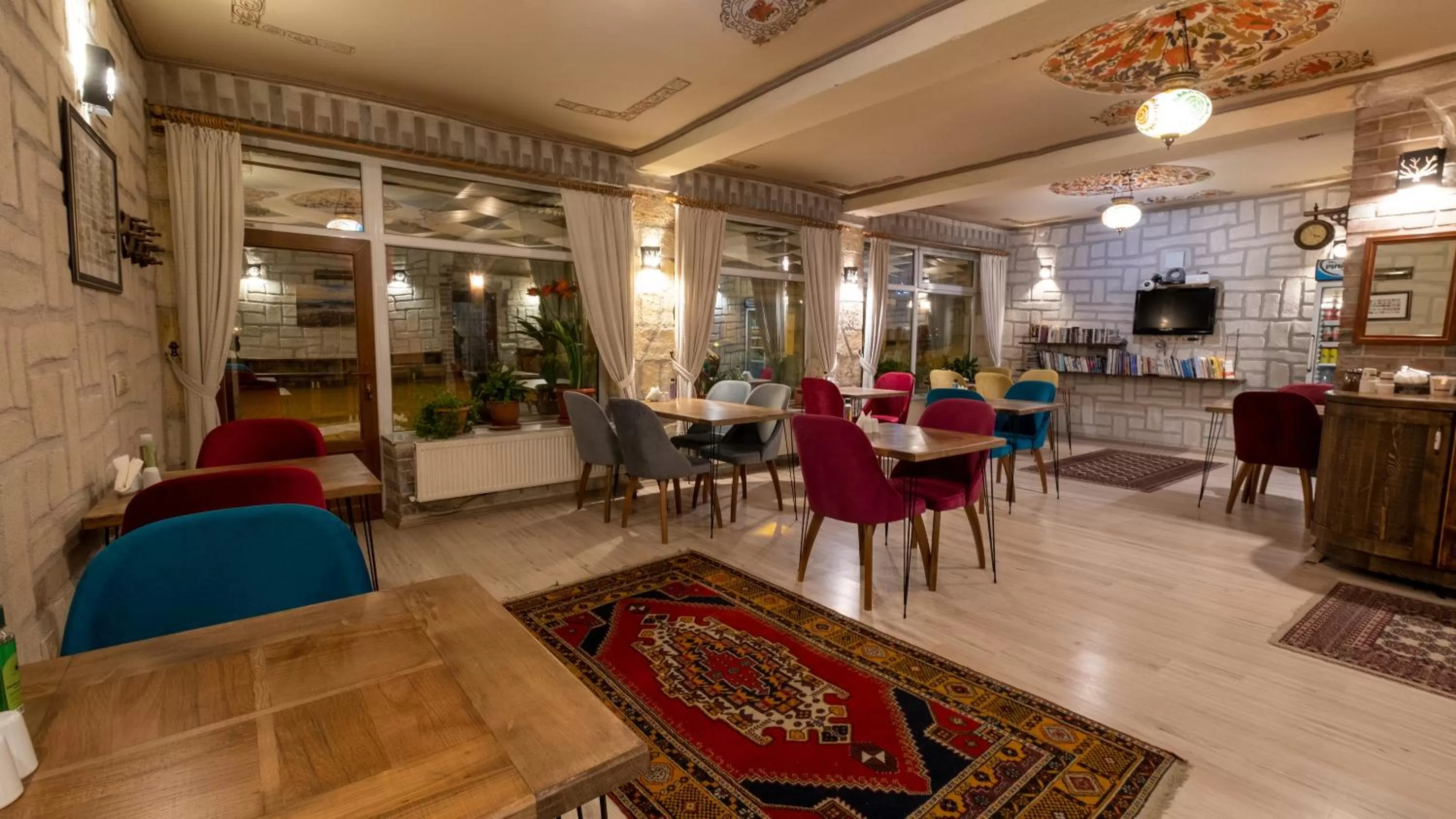 Restaurant/places to eat in In Stone House