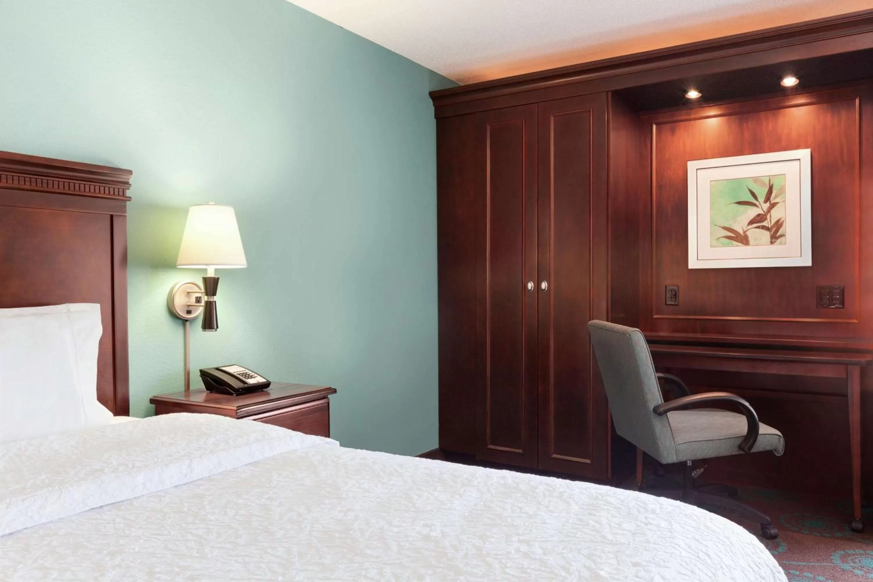 Bedroom, Bed in Hampton Inn Houston Northwest