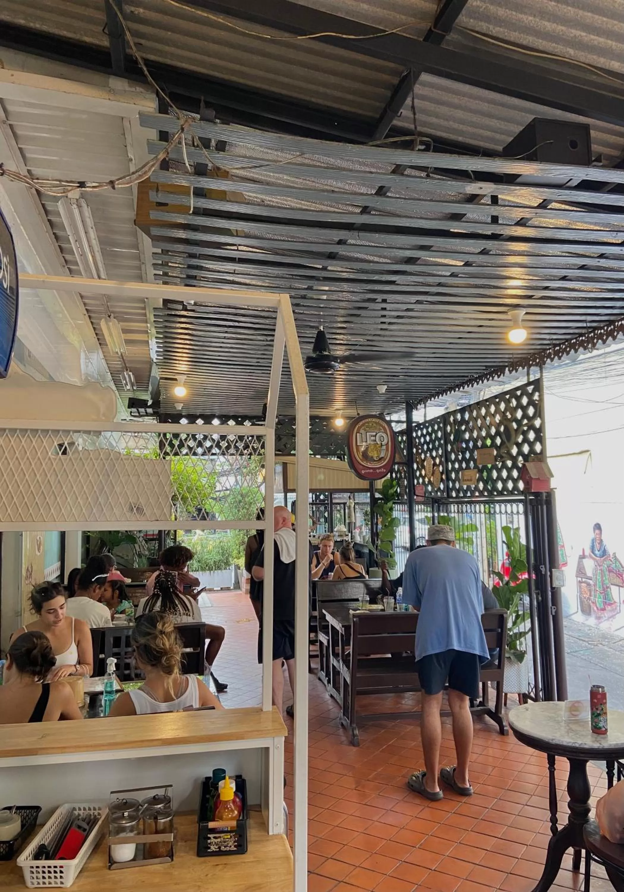 Restaurant/places to eat in KC guest house