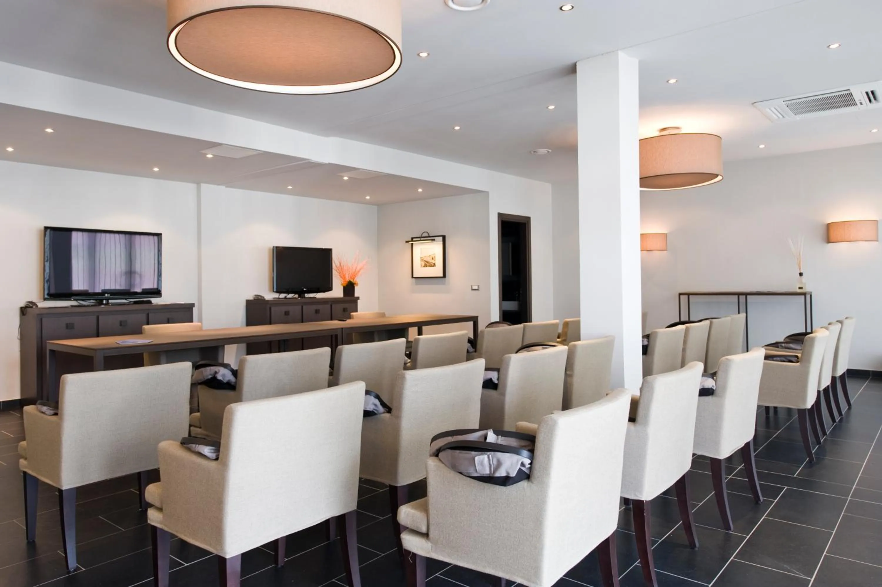 Business facilities in Marina Place Resort