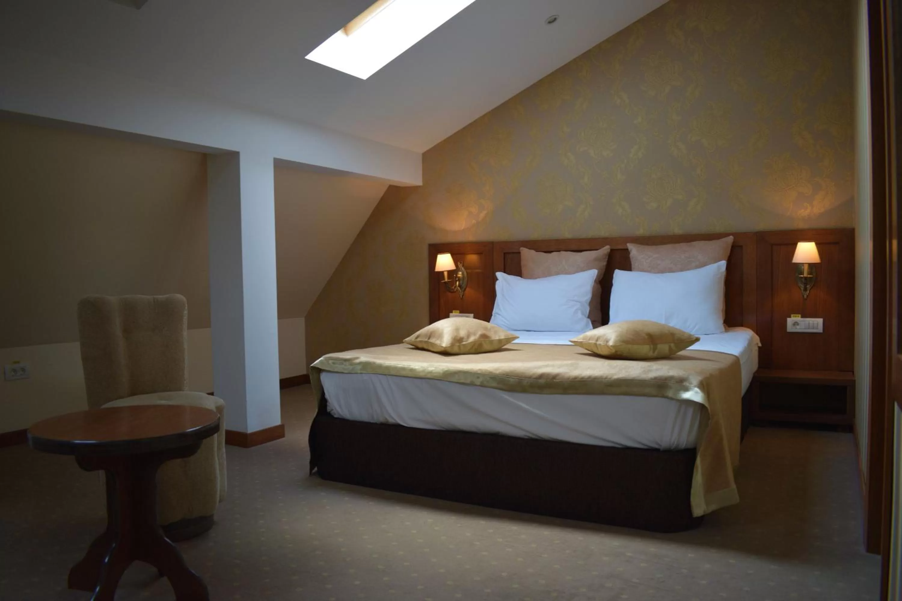 Shower, Bed in Hotel Gott