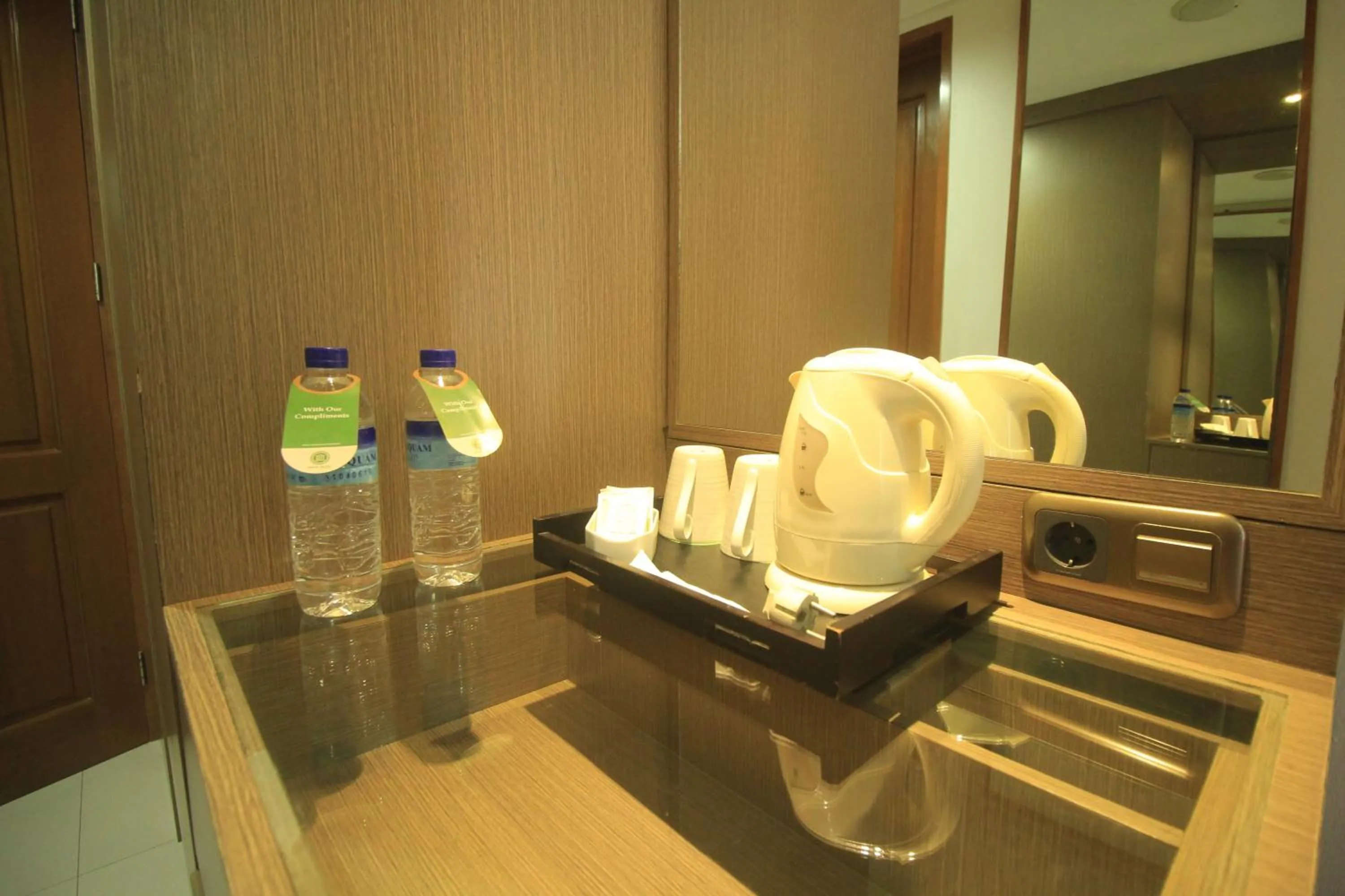 Coffee/tea facilities in Hotel on The Rock