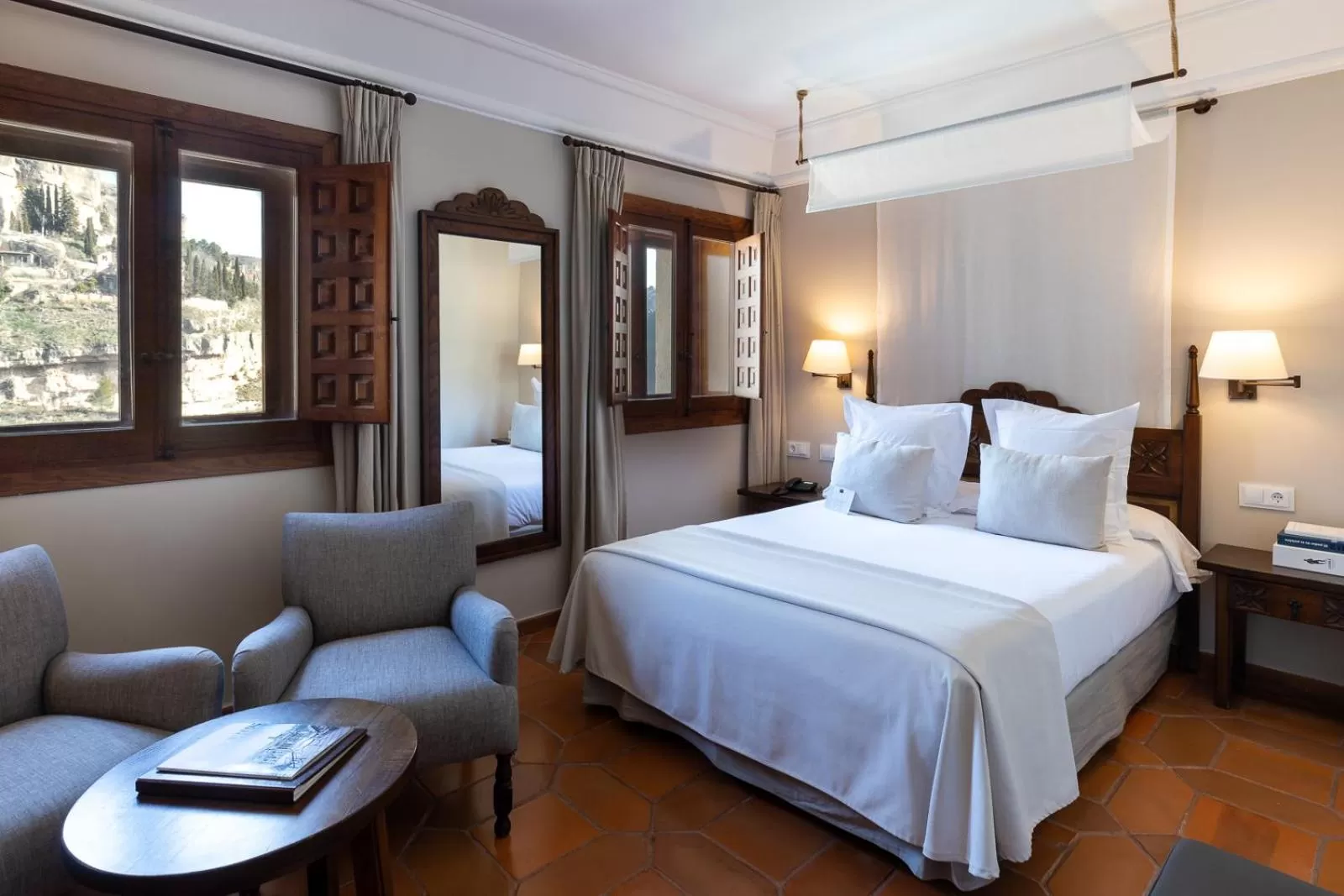 Photo of the whole room, Bed in Parador de Cuenca