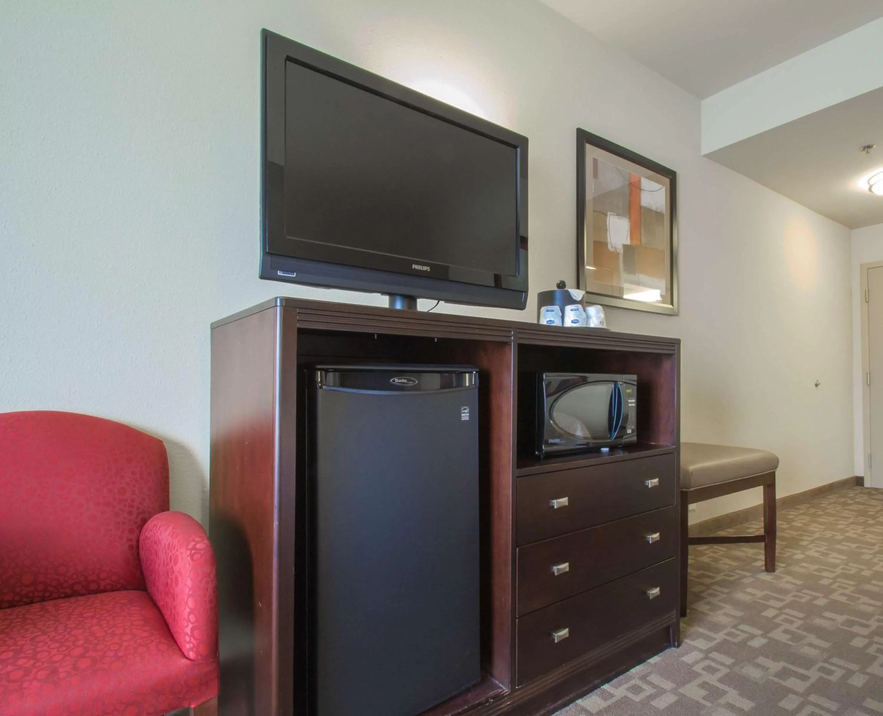 Queen Room with Two Queen Beds with Bath Tub - Mobility/Hearing Accessible - Non-Smoking in Hampton Inn Greenville