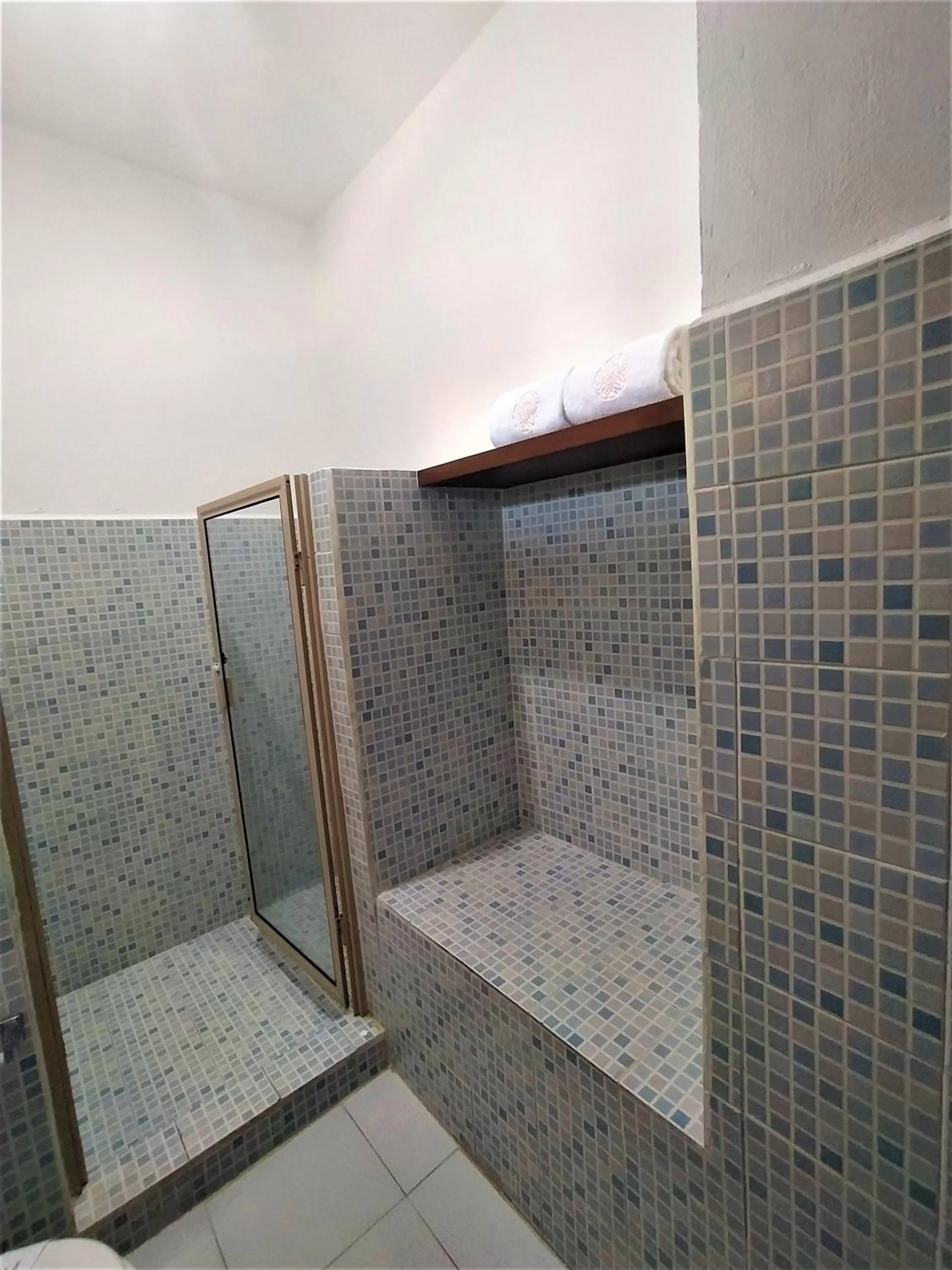 Bathroom in Hotel Mariachi by Kavia 5th Av