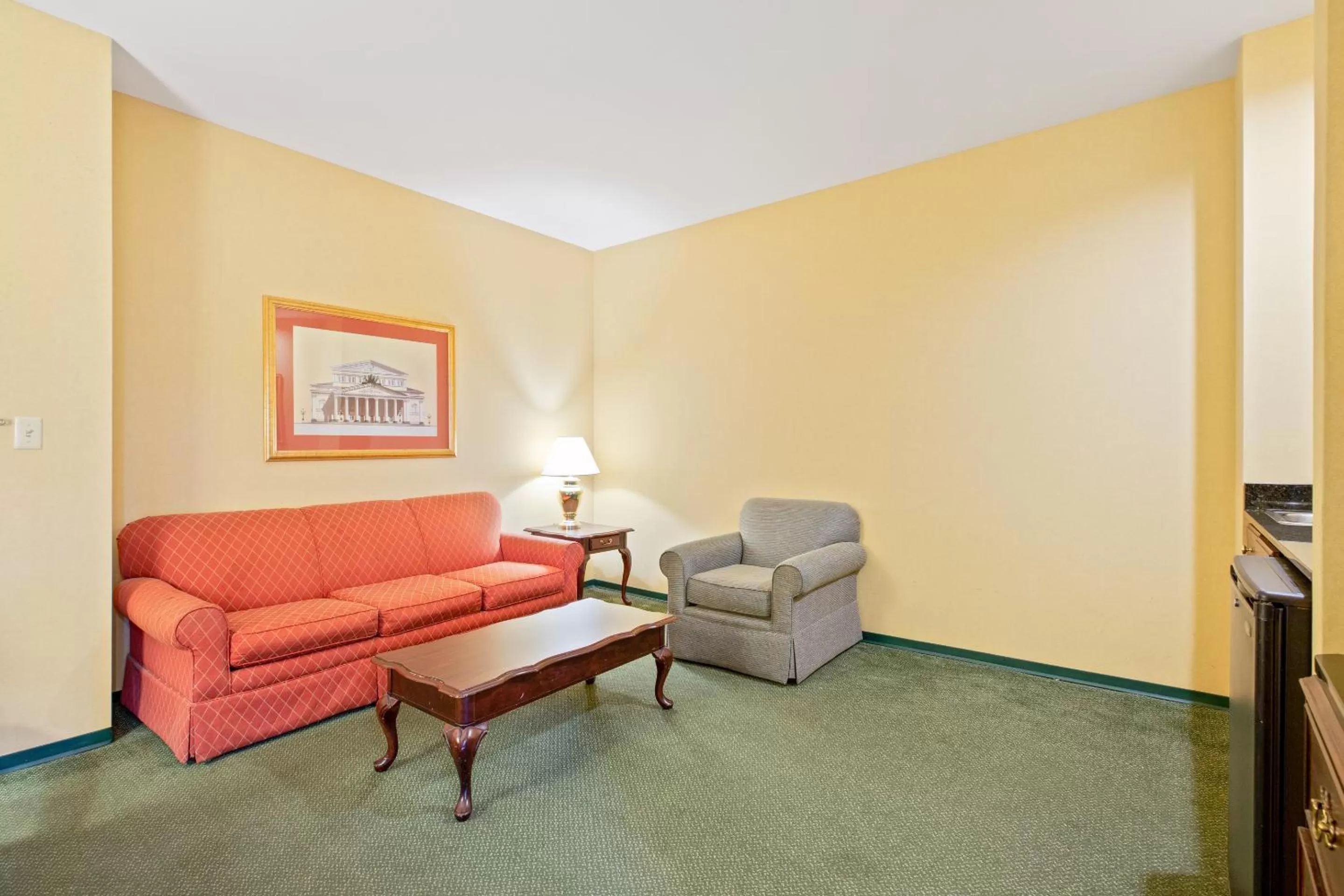 Seating Area in OYO Hotel St Louis Downtown City Center MO