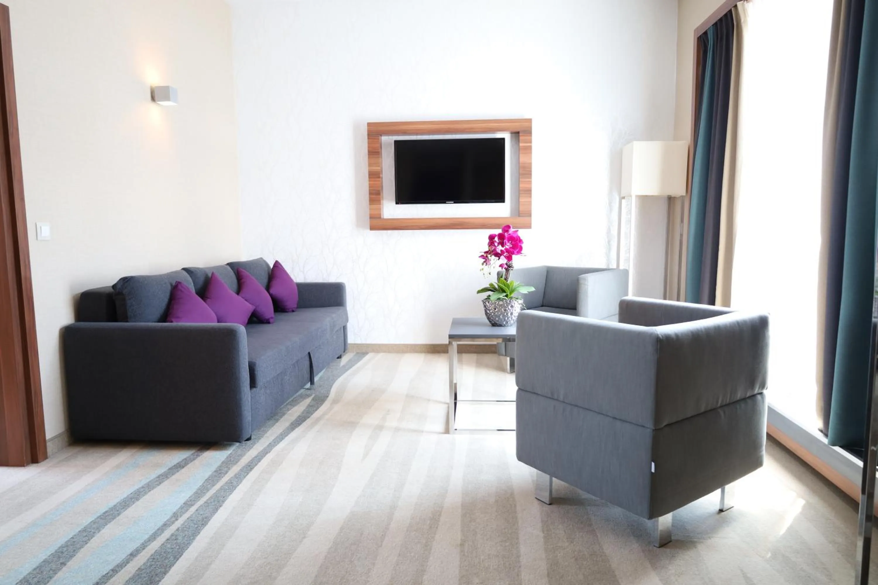 Living room in Warsaw Plaza Hotel