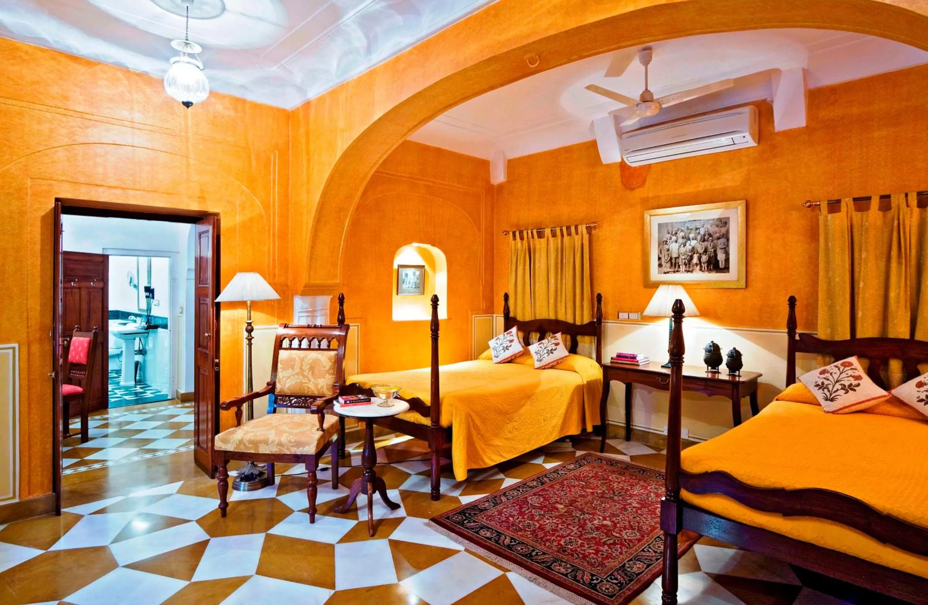Photo of the whole room, Bed in Samode Haveli