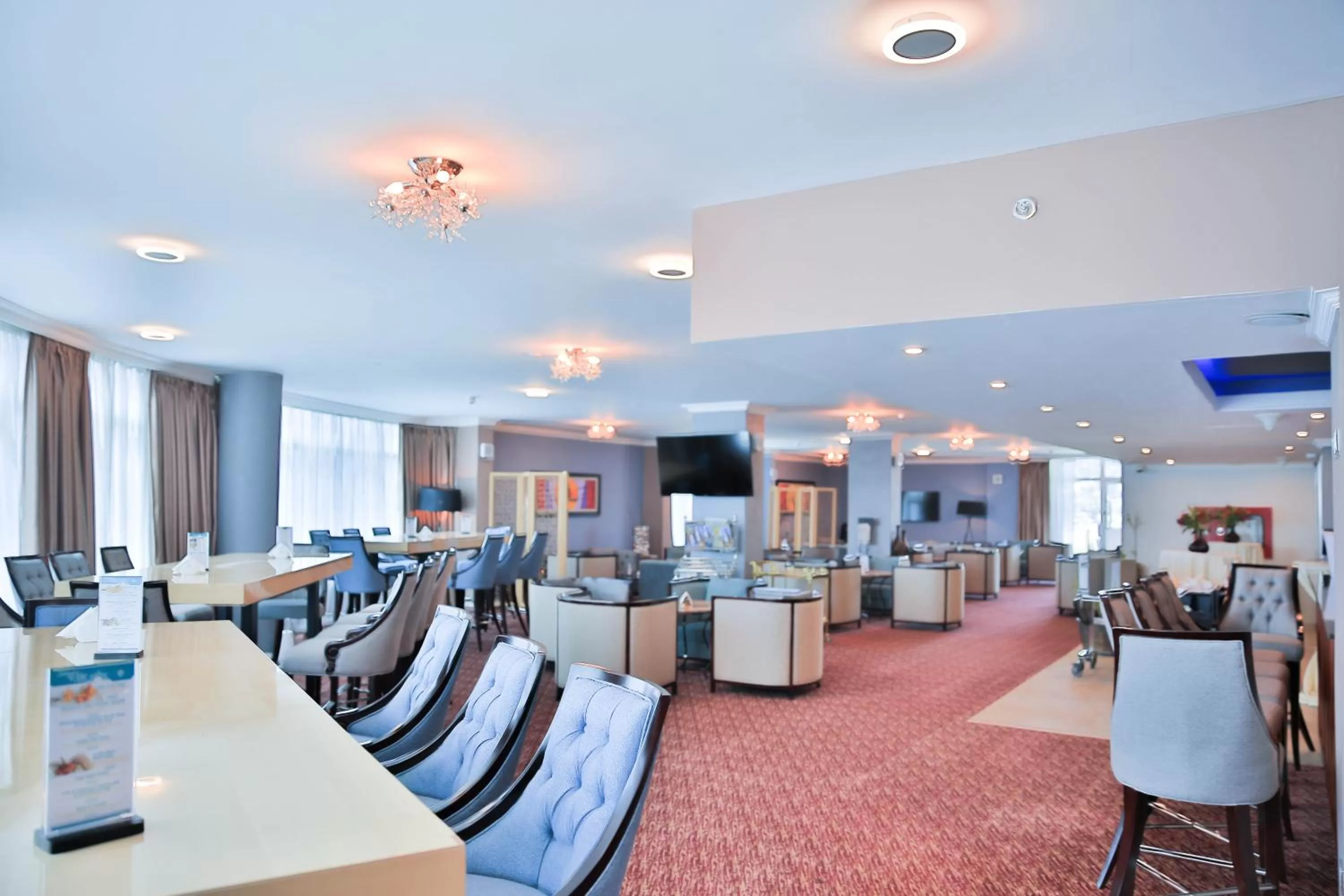 Restaurant/places to eat in Swiss Inn Nexus Hotel