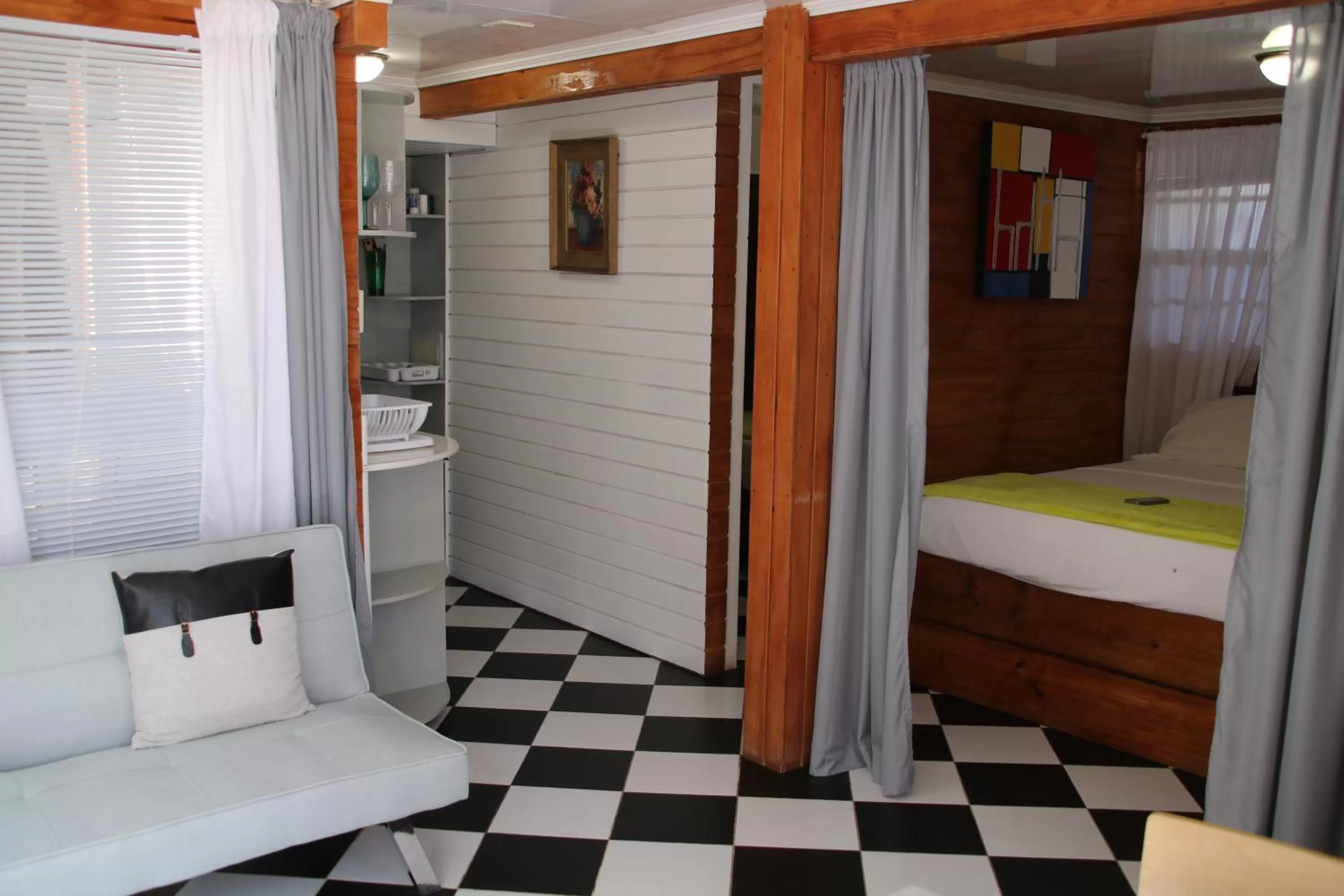 Photo of the whole room, Bed in Coral Reef Beach