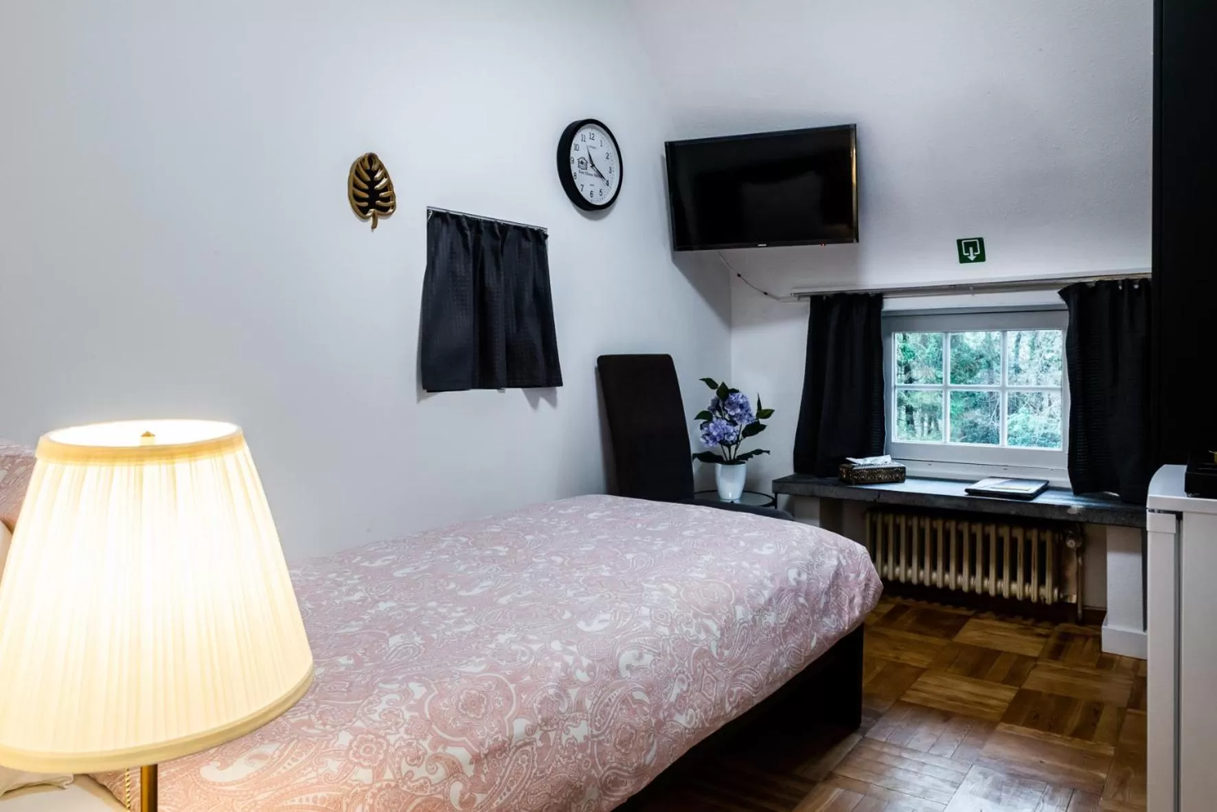 Communal lounge/ TV room, Bed in Rose House B&B