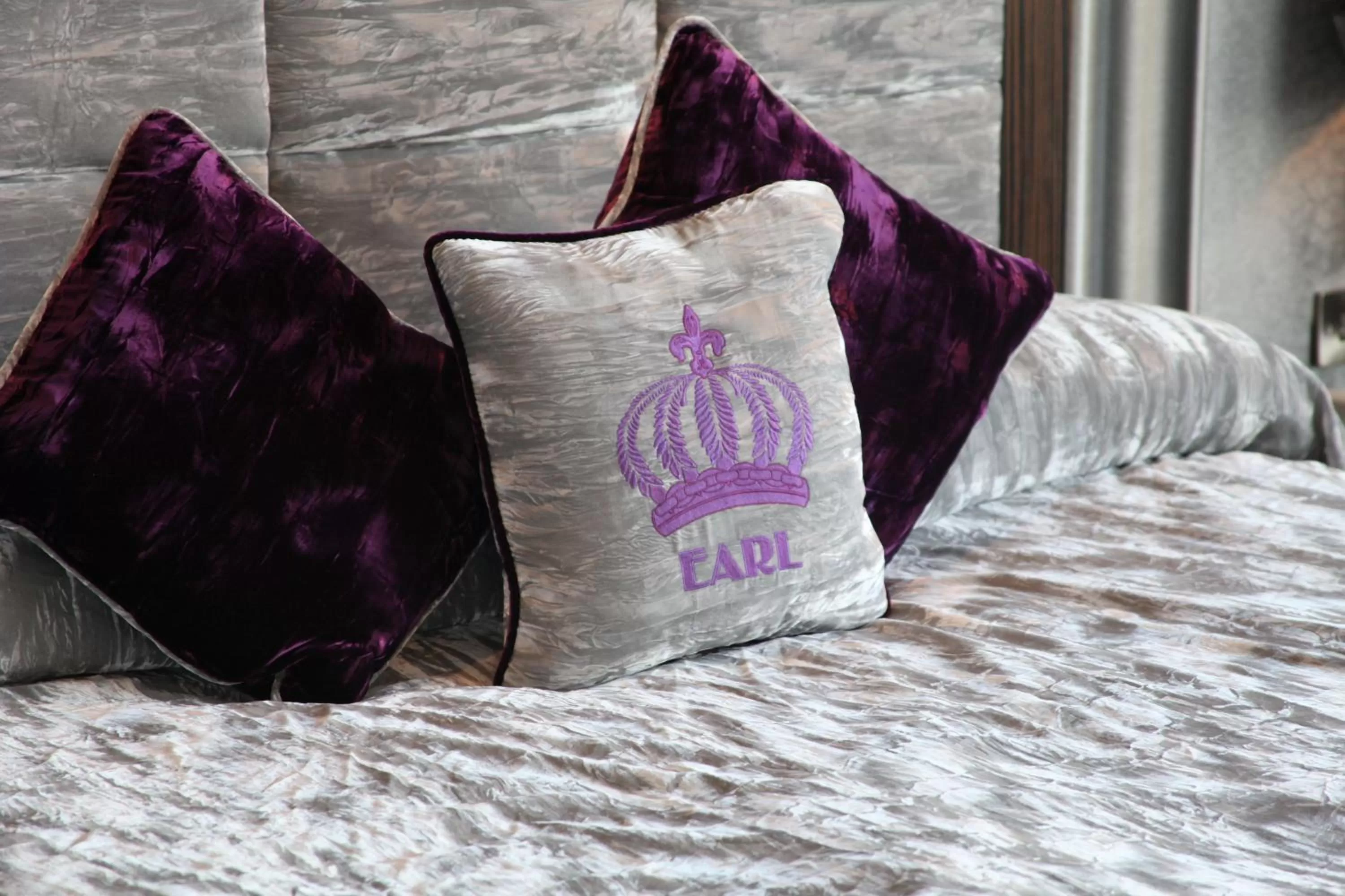 Bed in Earl Of Doncaster Hotel