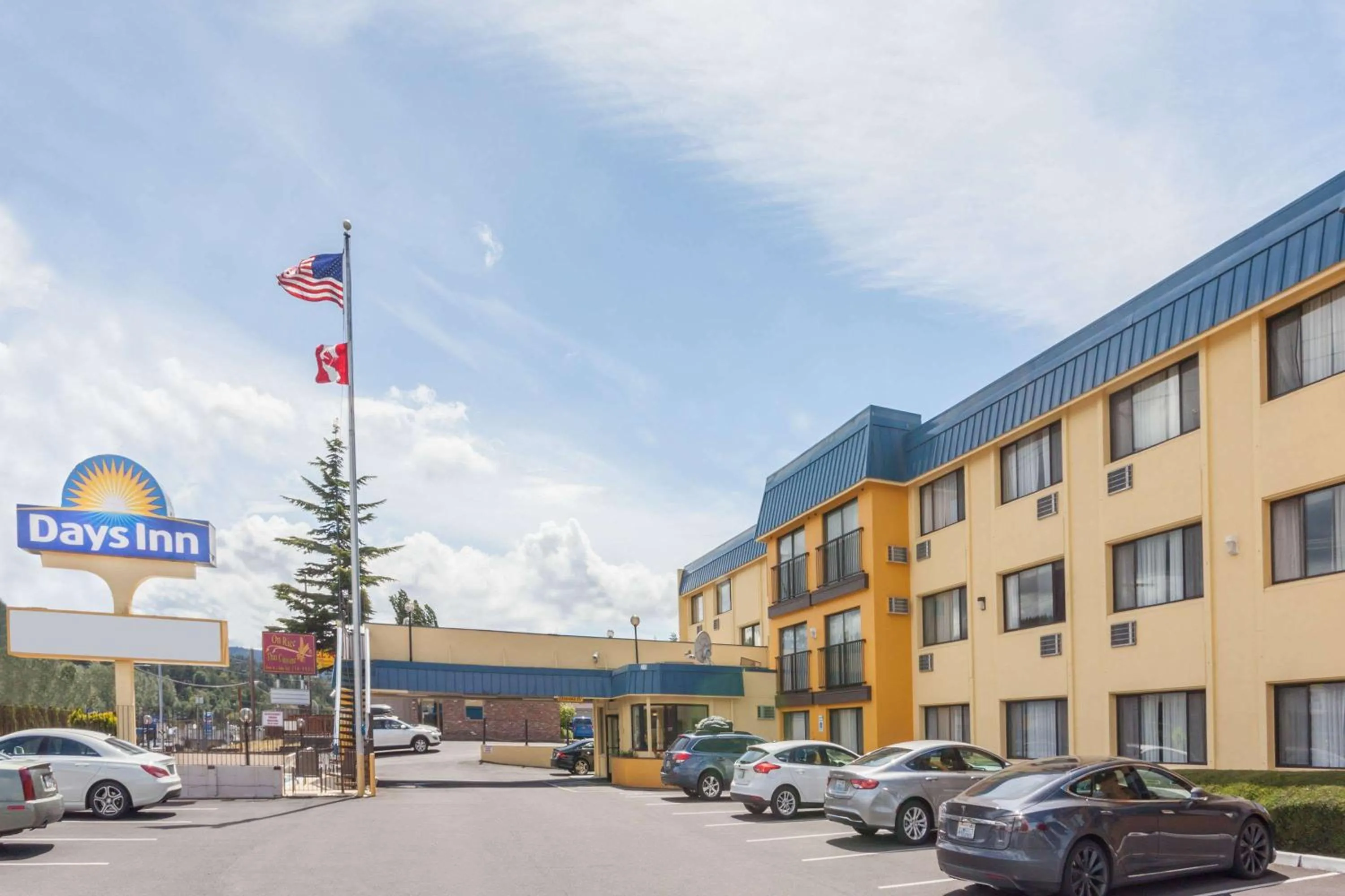 Property building in Days Inn By Wyndham Bellingham WA