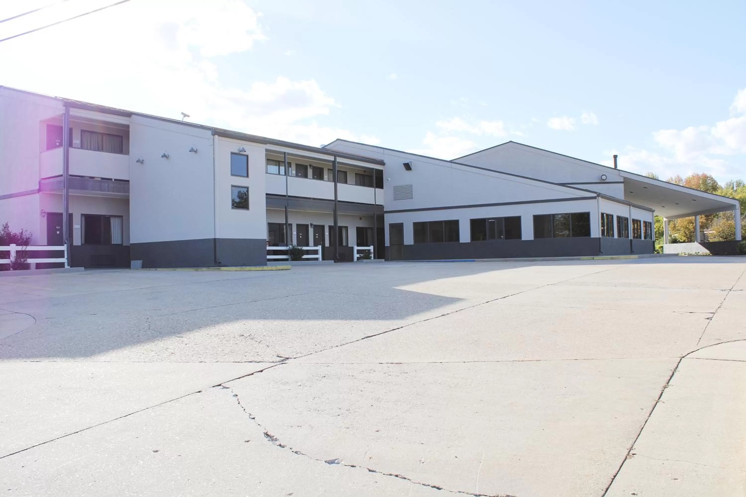 Facade/entrance in Greenlight Inn & Suites St James