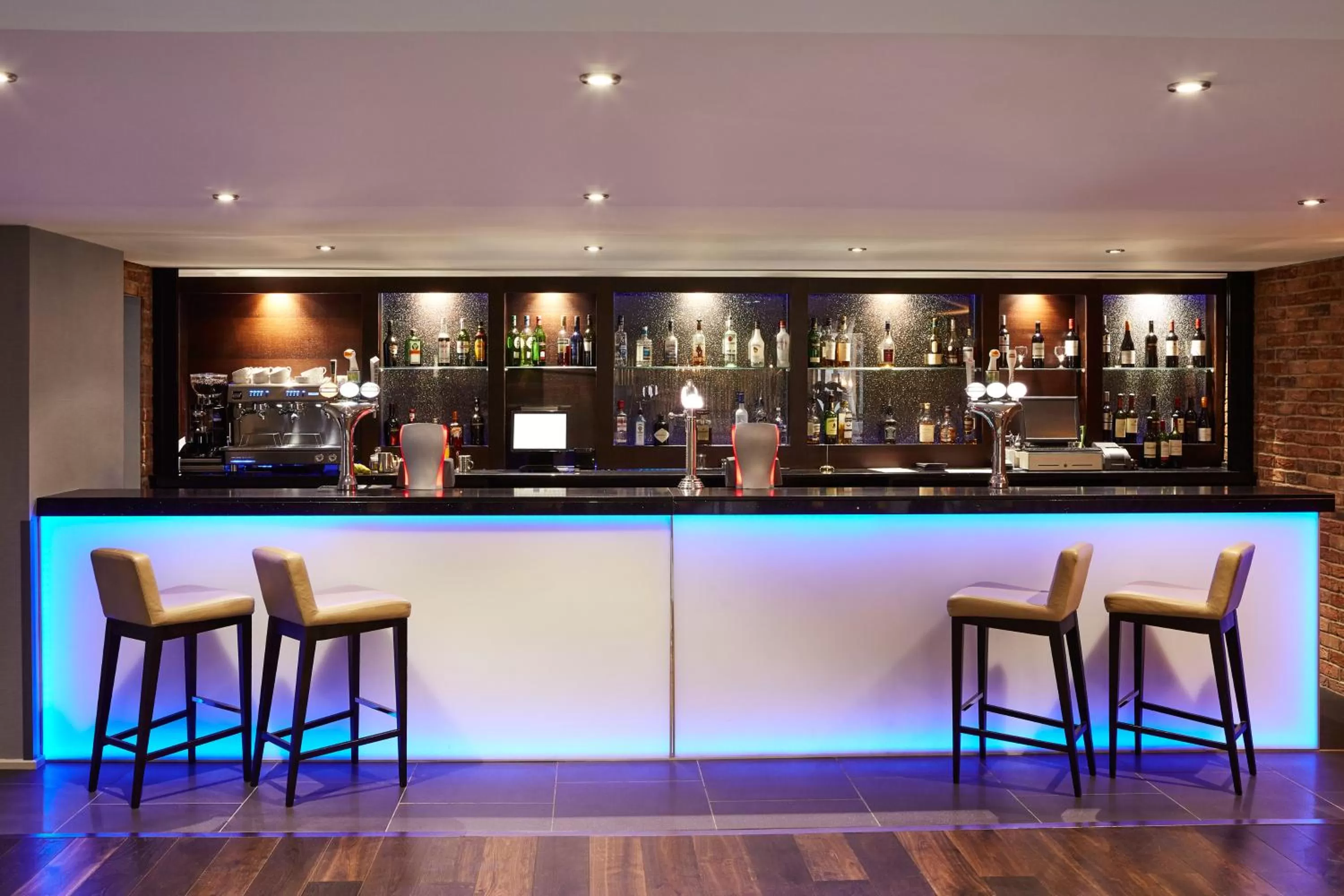 Lounge or bar in Novotel Coventry