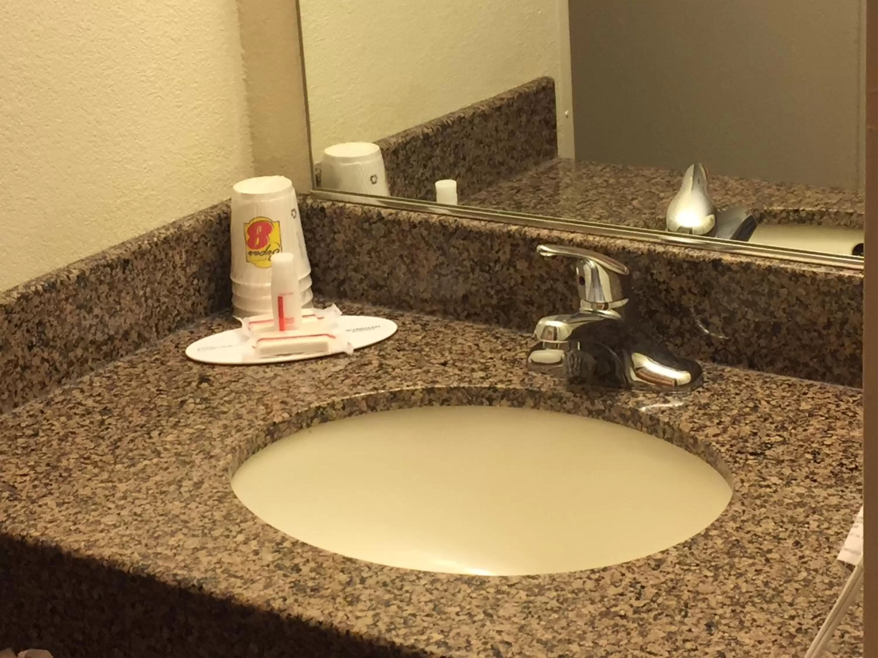 King Suite - Smoking in Super 8 by Wyndham Allentown