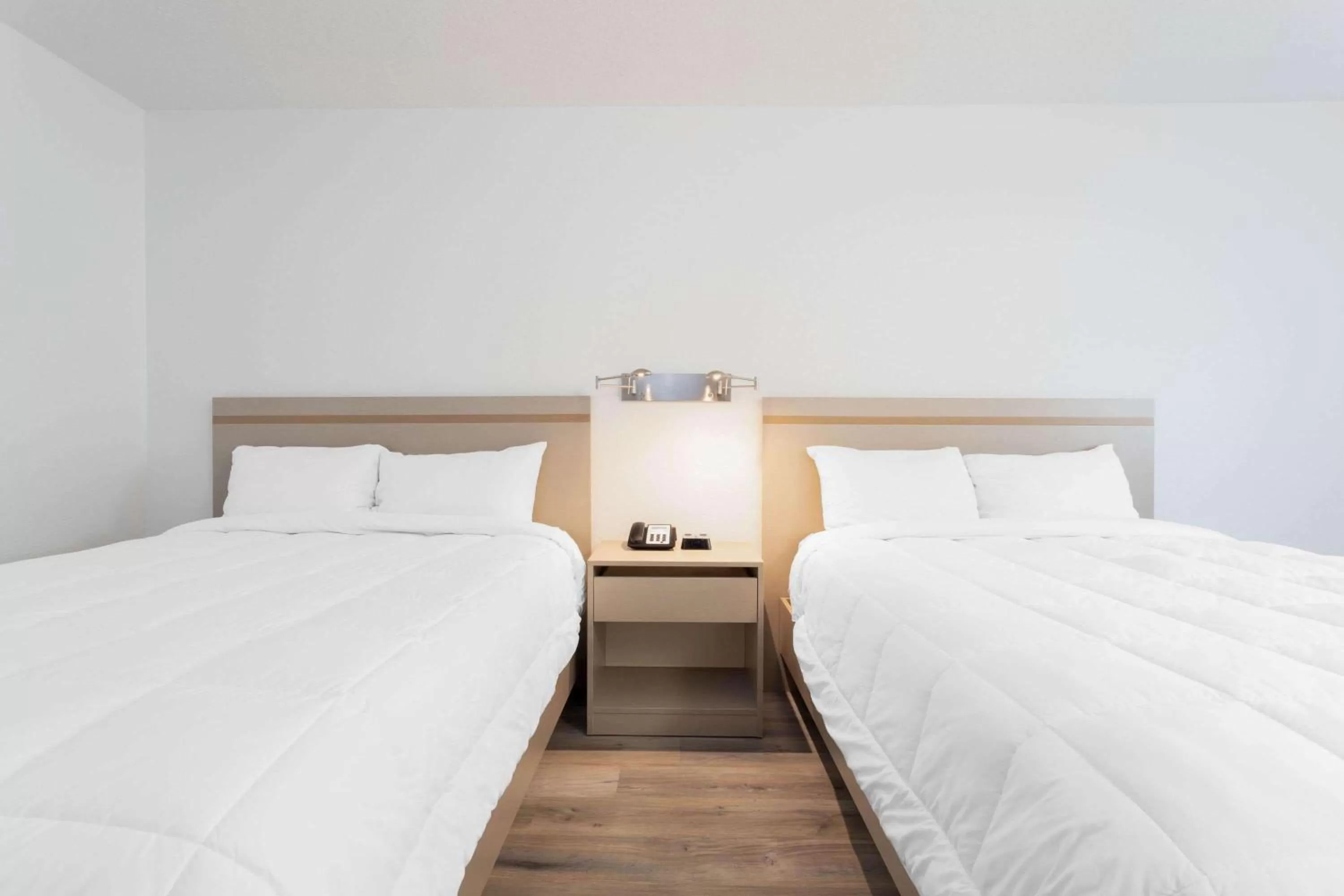 Photo of the whole room, Bed in Travelodge by Wyndham Elkhart