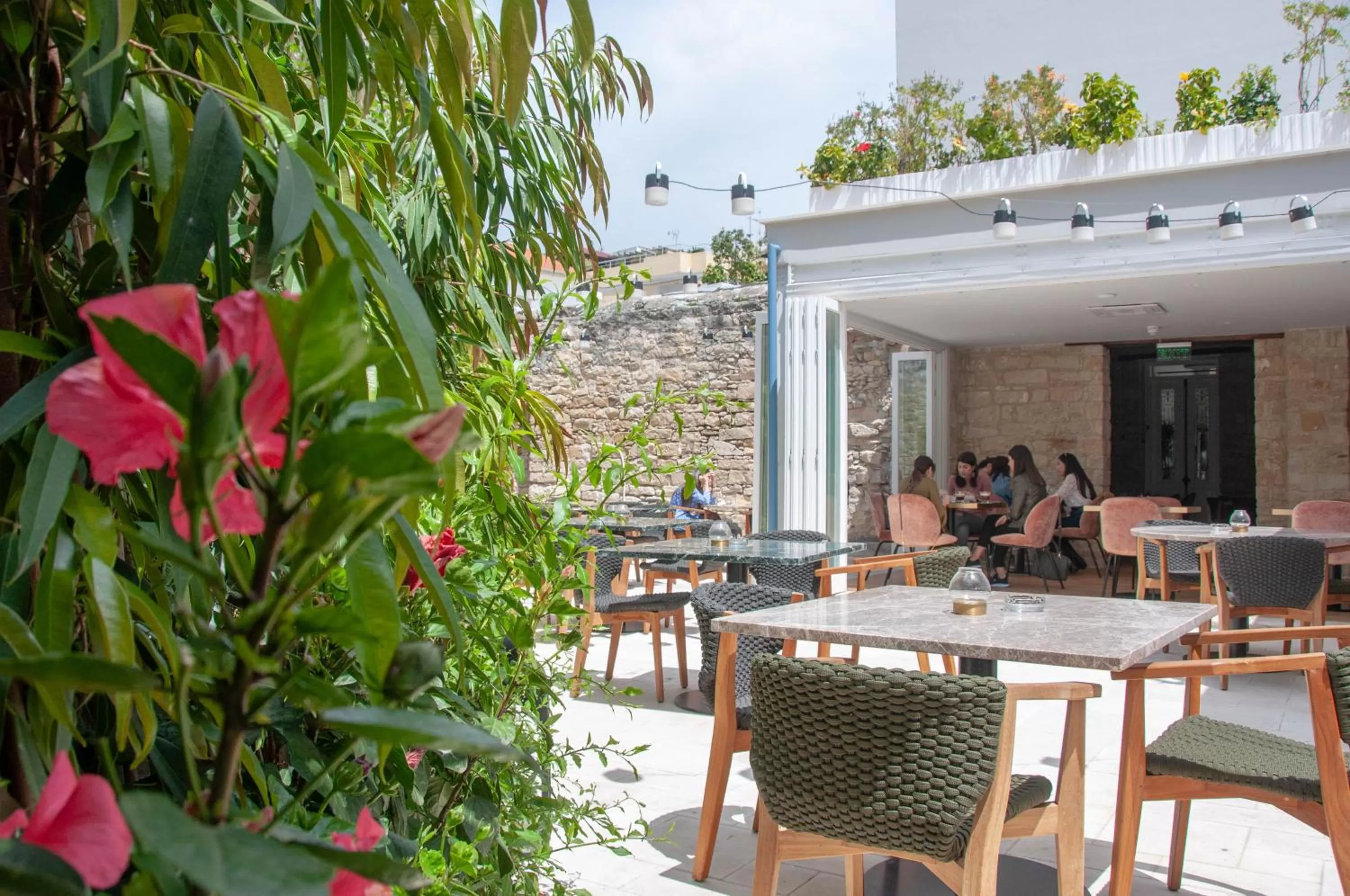 Restaurant/places to eat in S Paul City Hotel